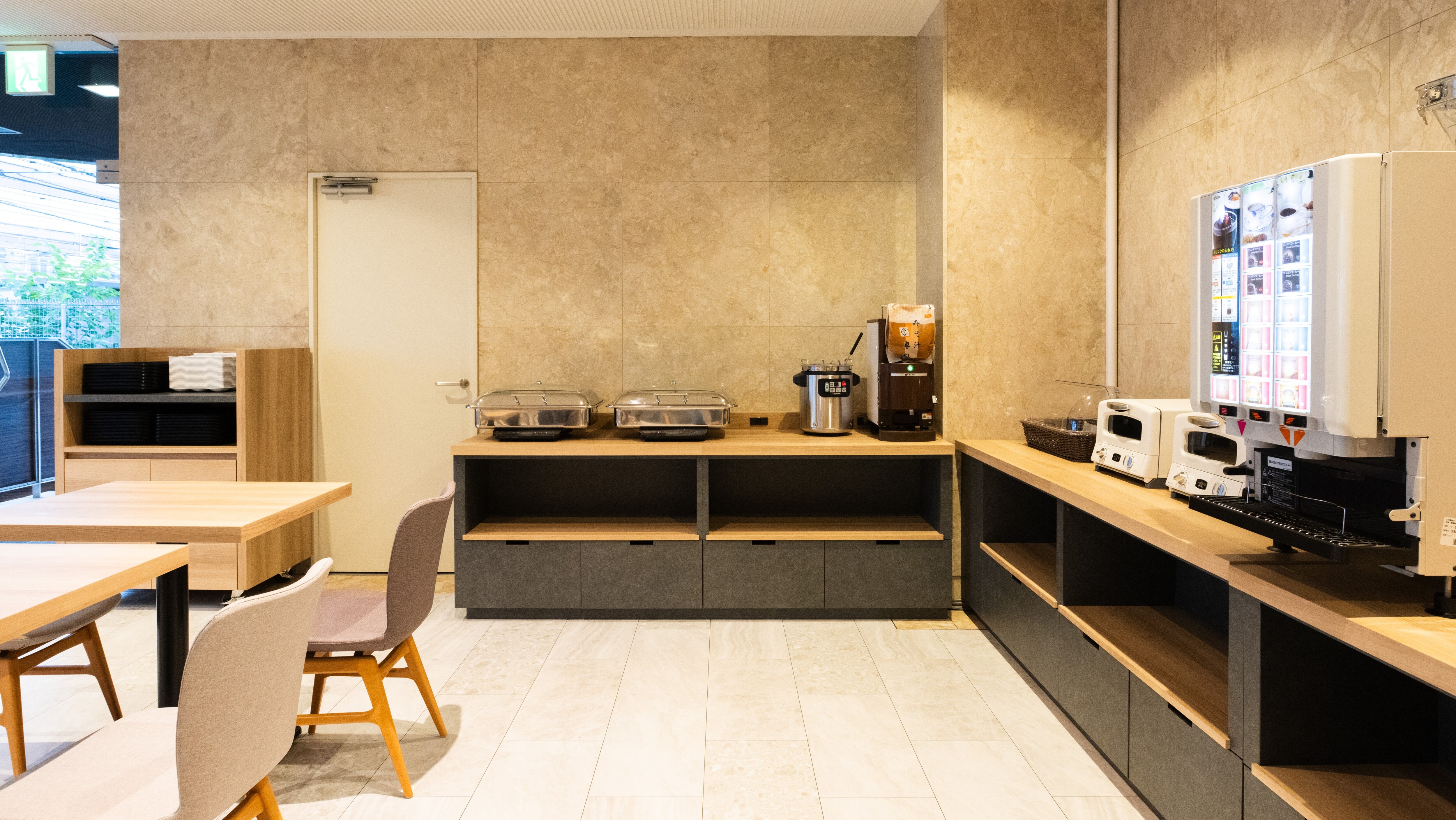 *Breakfast venue: It is a buffet style so please eat as much as you like of what you like.