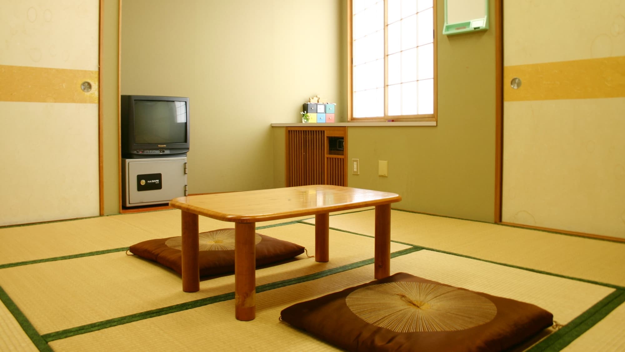 *[Contoh kamar bergaya Jepang]