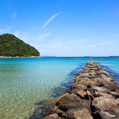The color of the sea changes depending on the season