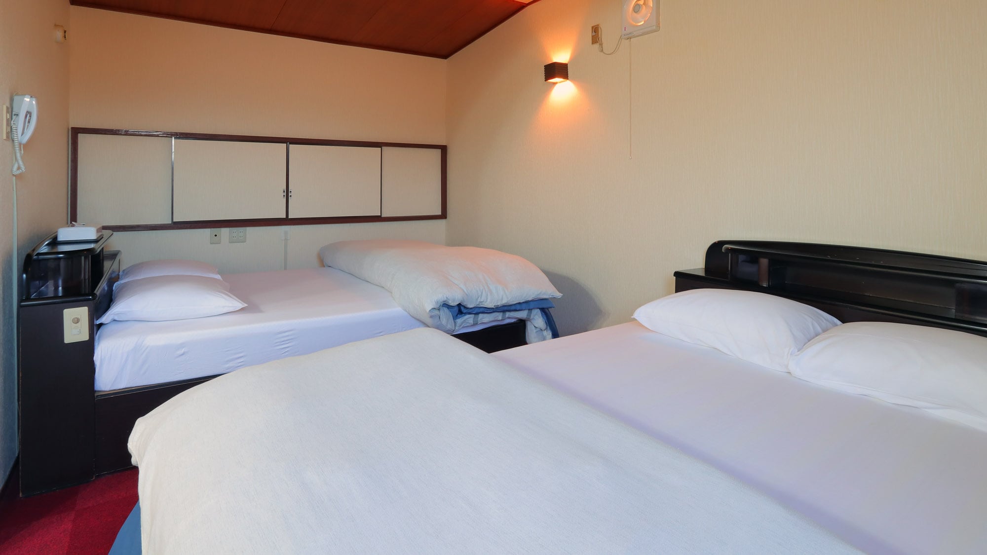 [Western-style room] Bed