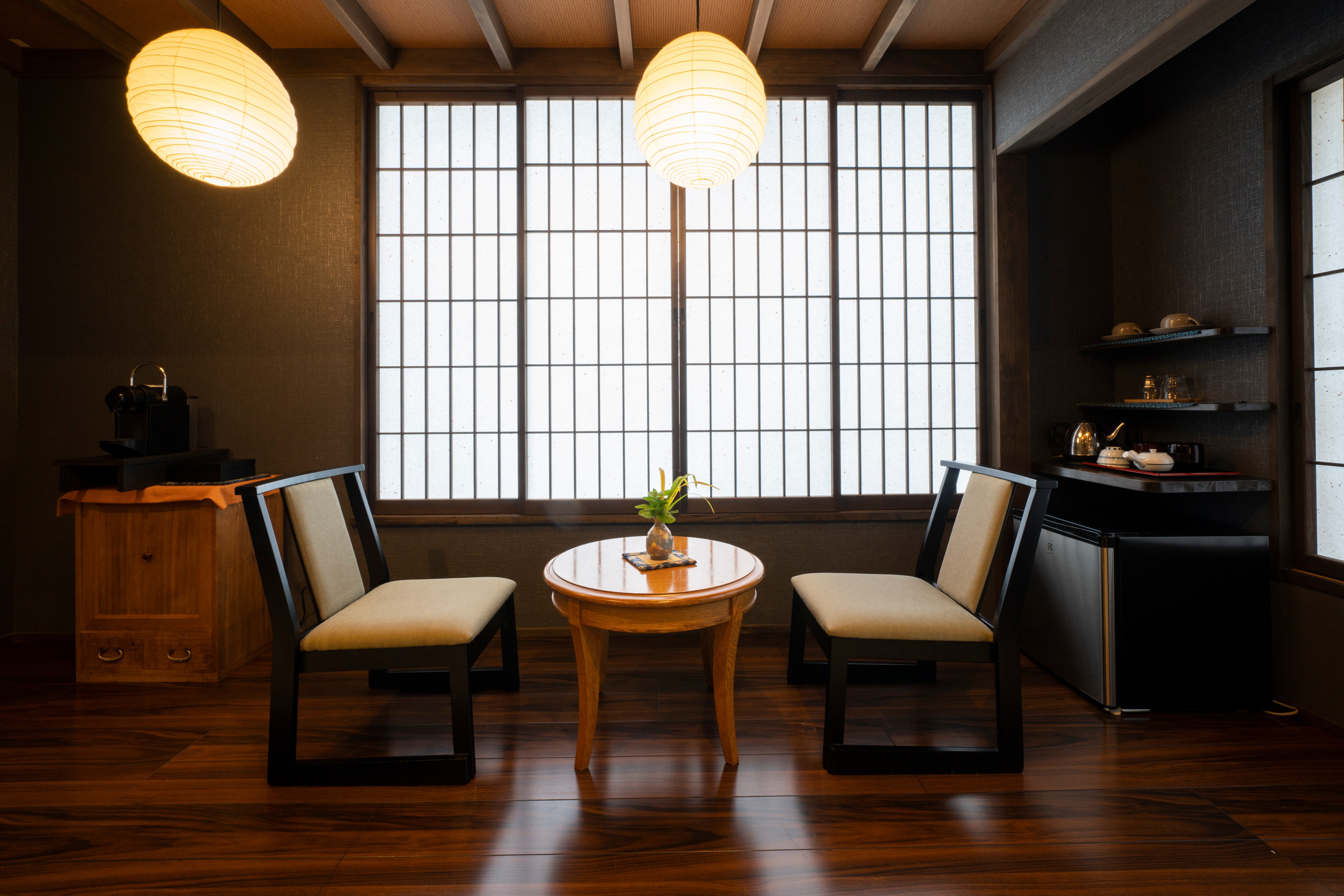 【书房-安静的两人间】放松空间+低调的双床房