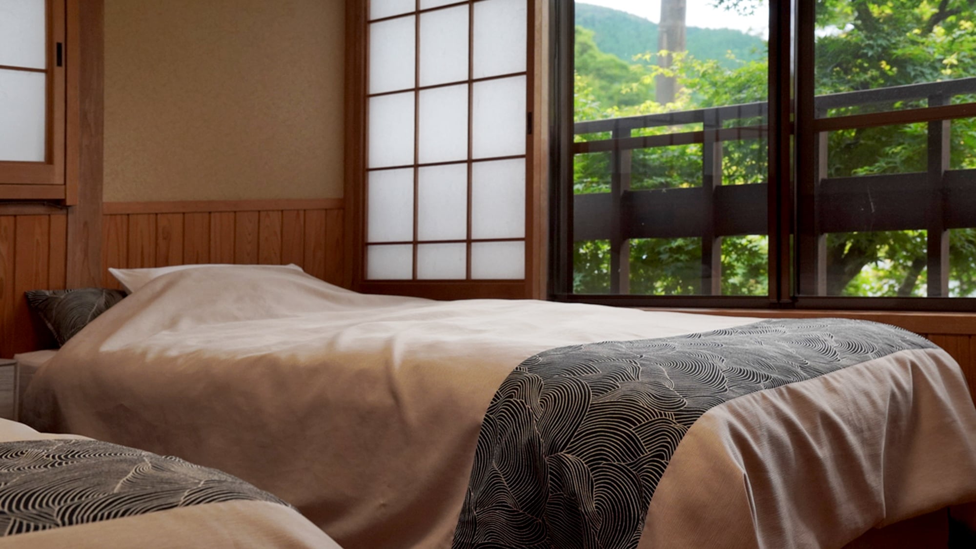 ○ [Bangunan utama] 2 kamar Jepang-Barat berturut-turut (10 tikar tatami + 6 tikar tatami)