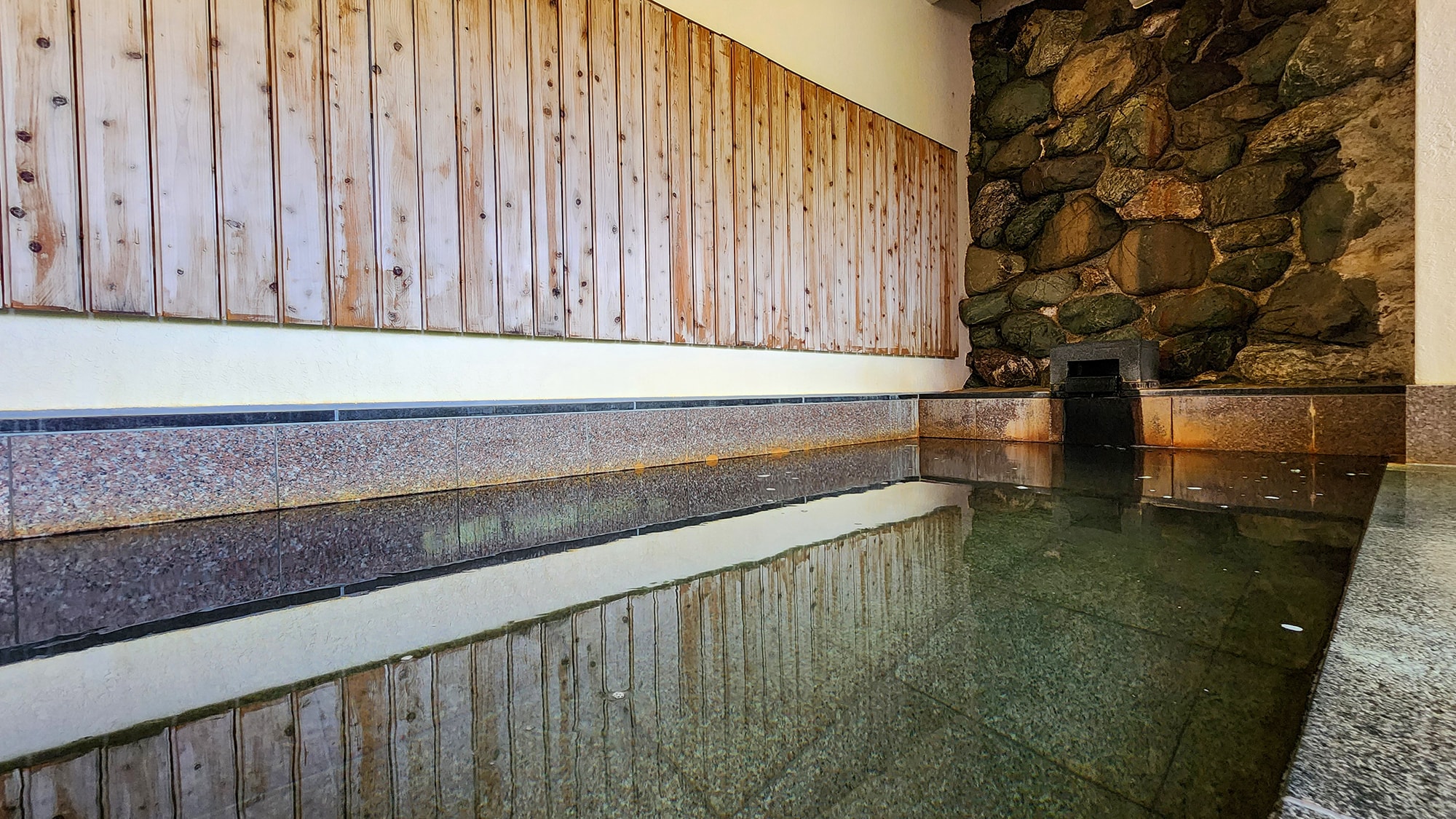 # [Yunosawa Onsen] A bath with chloride springs that will warm you to the core