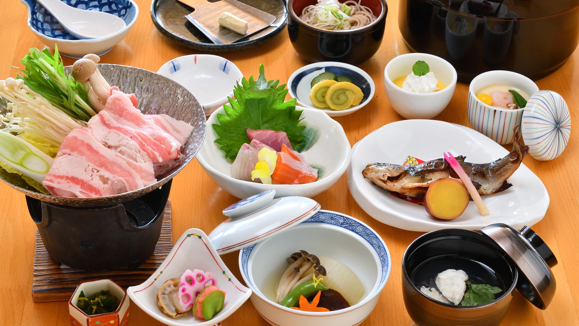 *[Standard dinner example] Enjoy the rich ingredients of Shinshu, including side dishes, hot pot, and fresh wasabi.