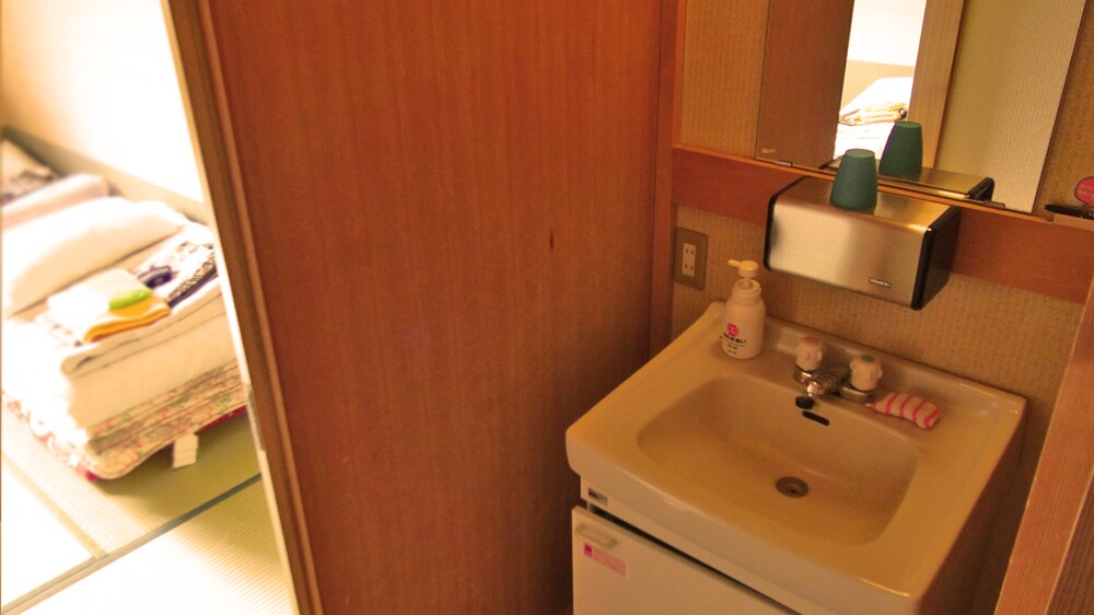 Room wash basin