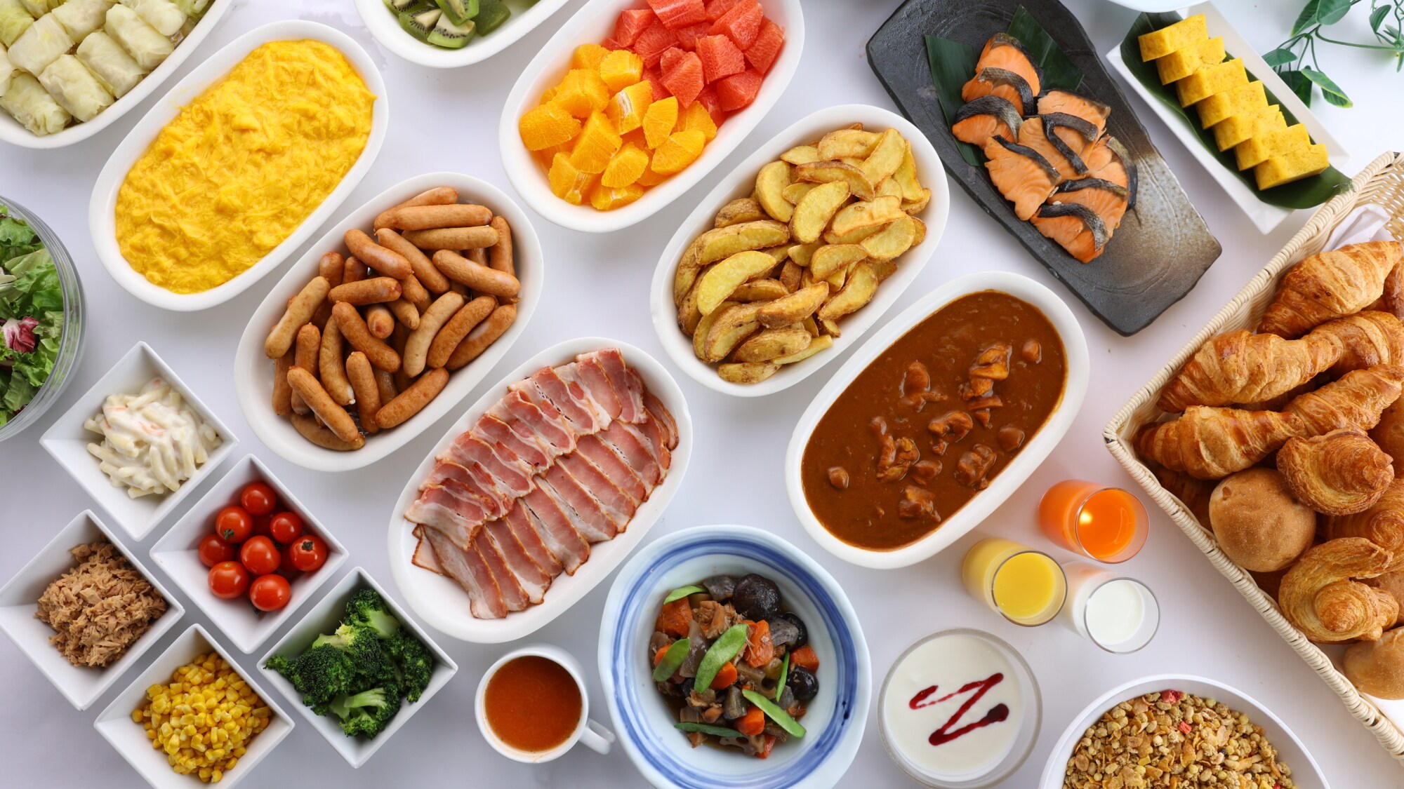 Breakfast buffet: Enjoy a variety of Japanese and Western dishes
