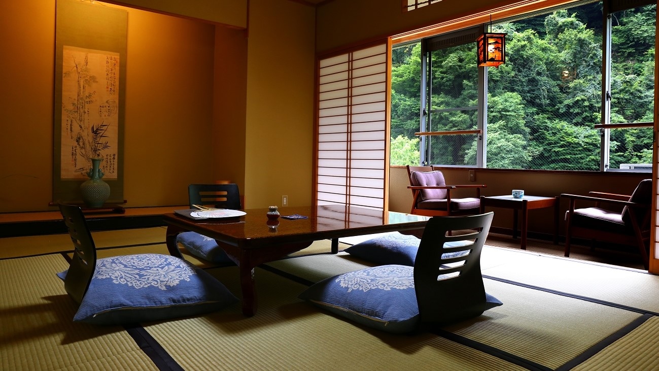 ■ Asagiri　＜Phòng góc＞Phòng kiểu Nhật có hiên, 10 chiếu tatami, phòng bên cạnh 6 chiếu tatami