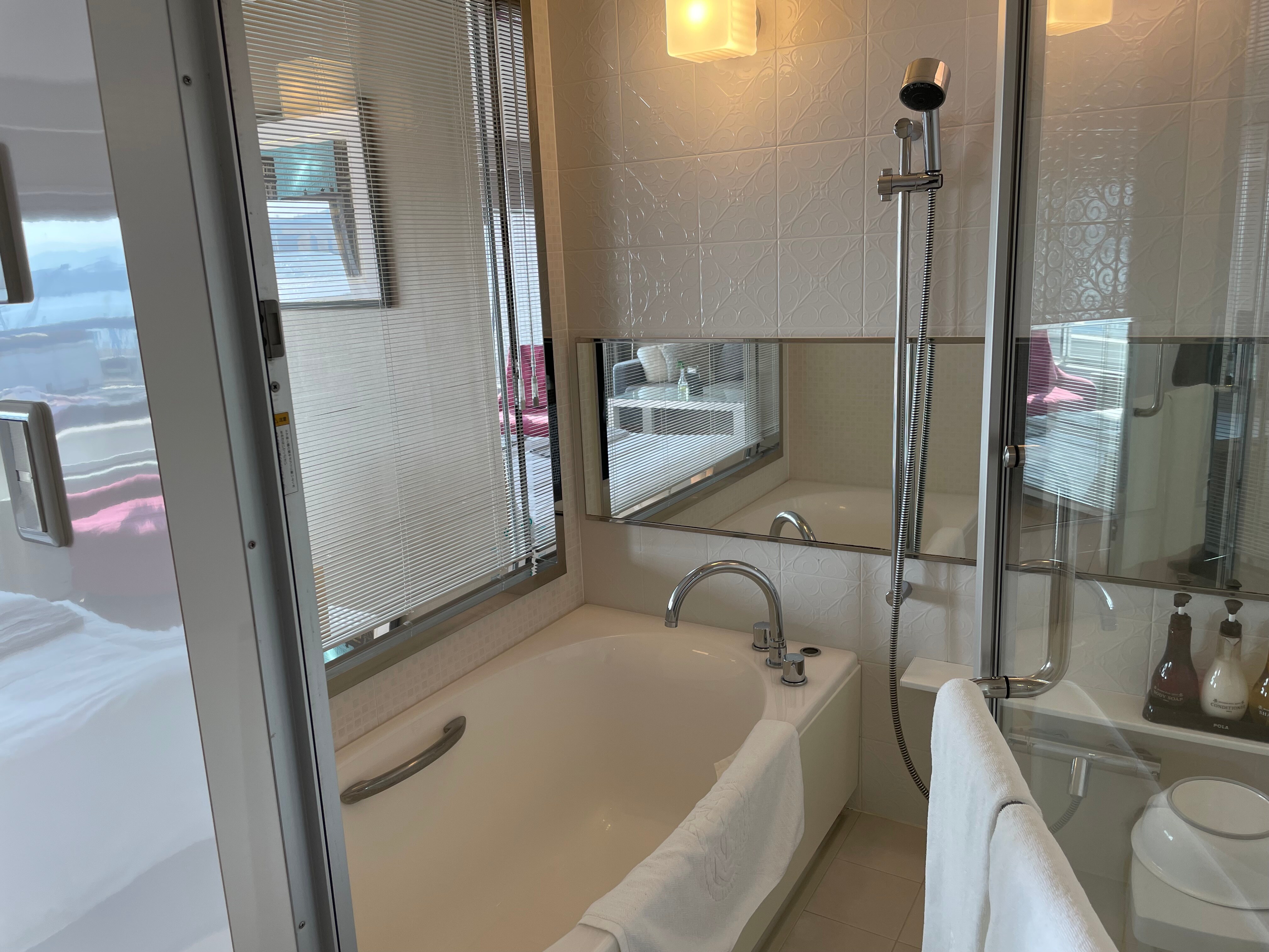 Royal Twin Room Bathroom