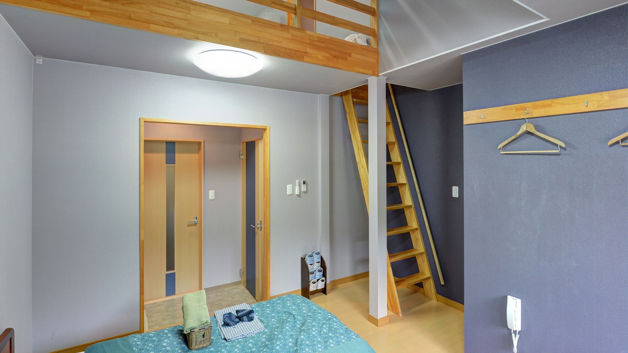* [Western room ◆ with loft] A room with a loft in a twin bedroom.