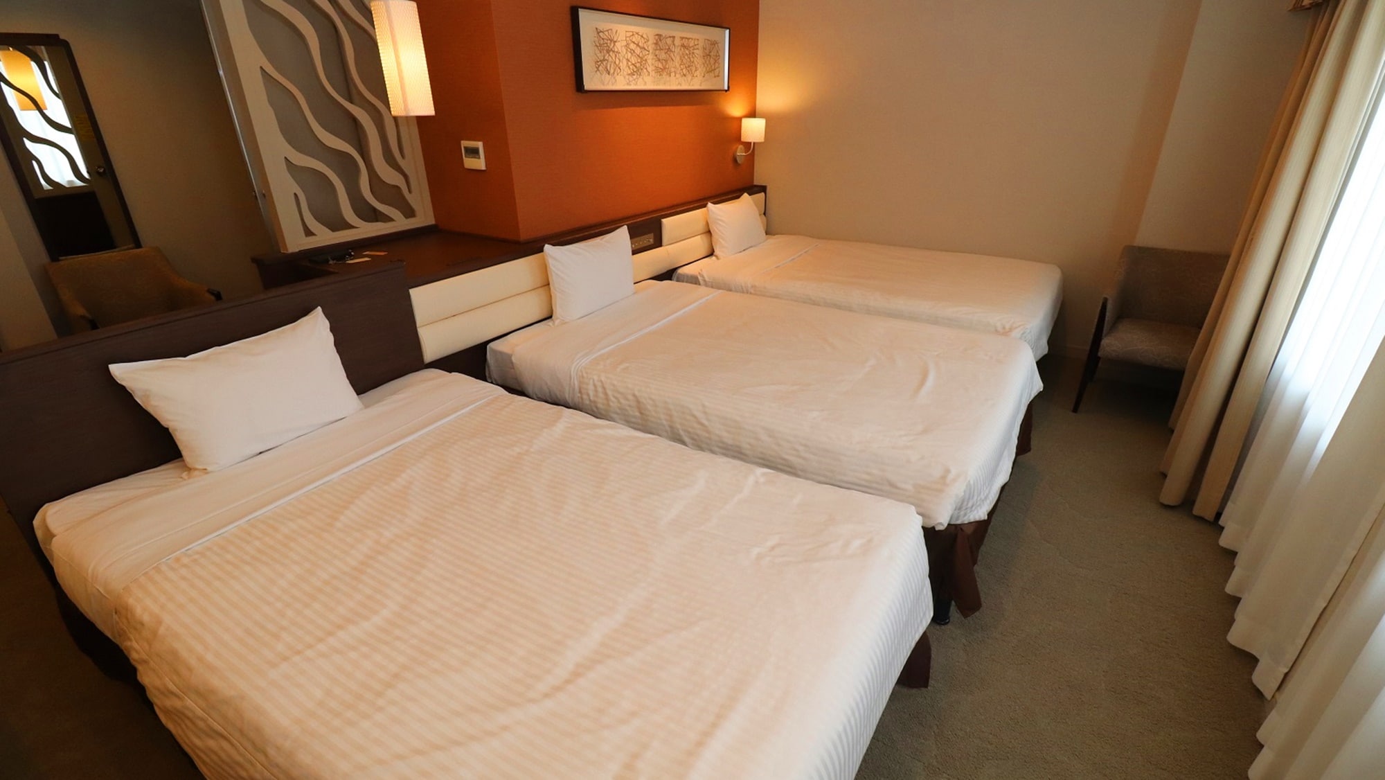 *[Deluxe Twin] Can accommodate up to 3 people with an extra bed.