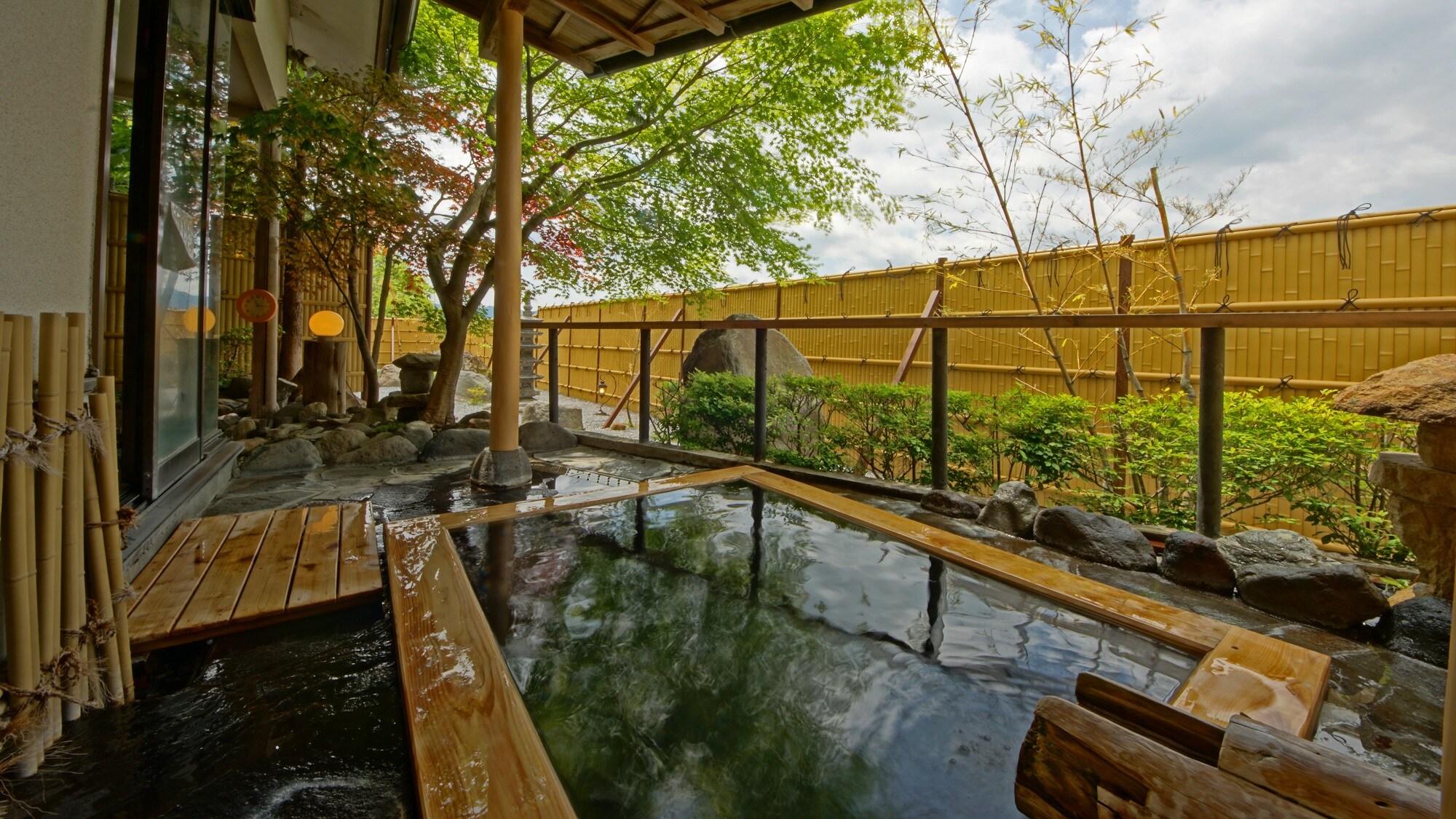 Day Spa Honoka Women's Open-air Bath