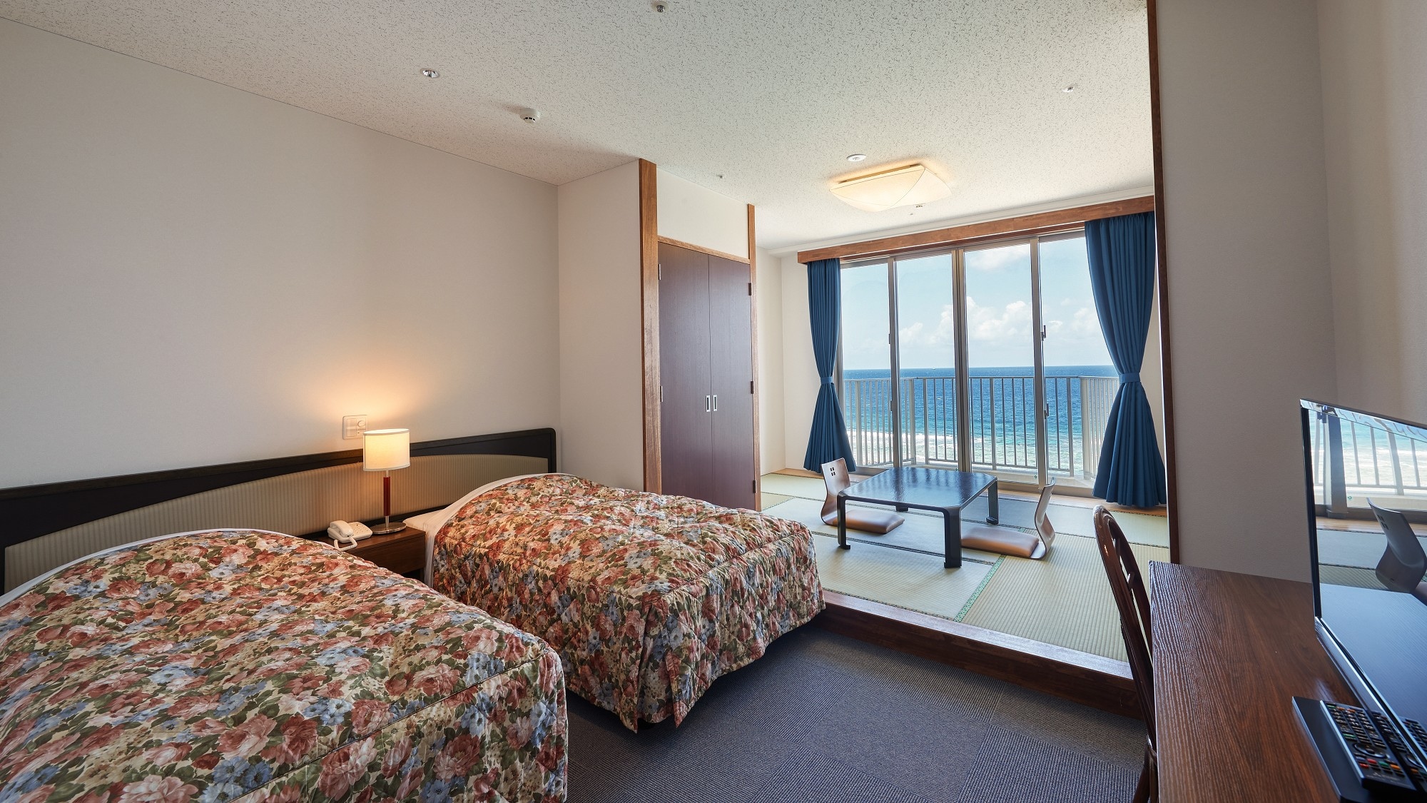 Examples of guest rooms ◇ All rooms have ocean views♪