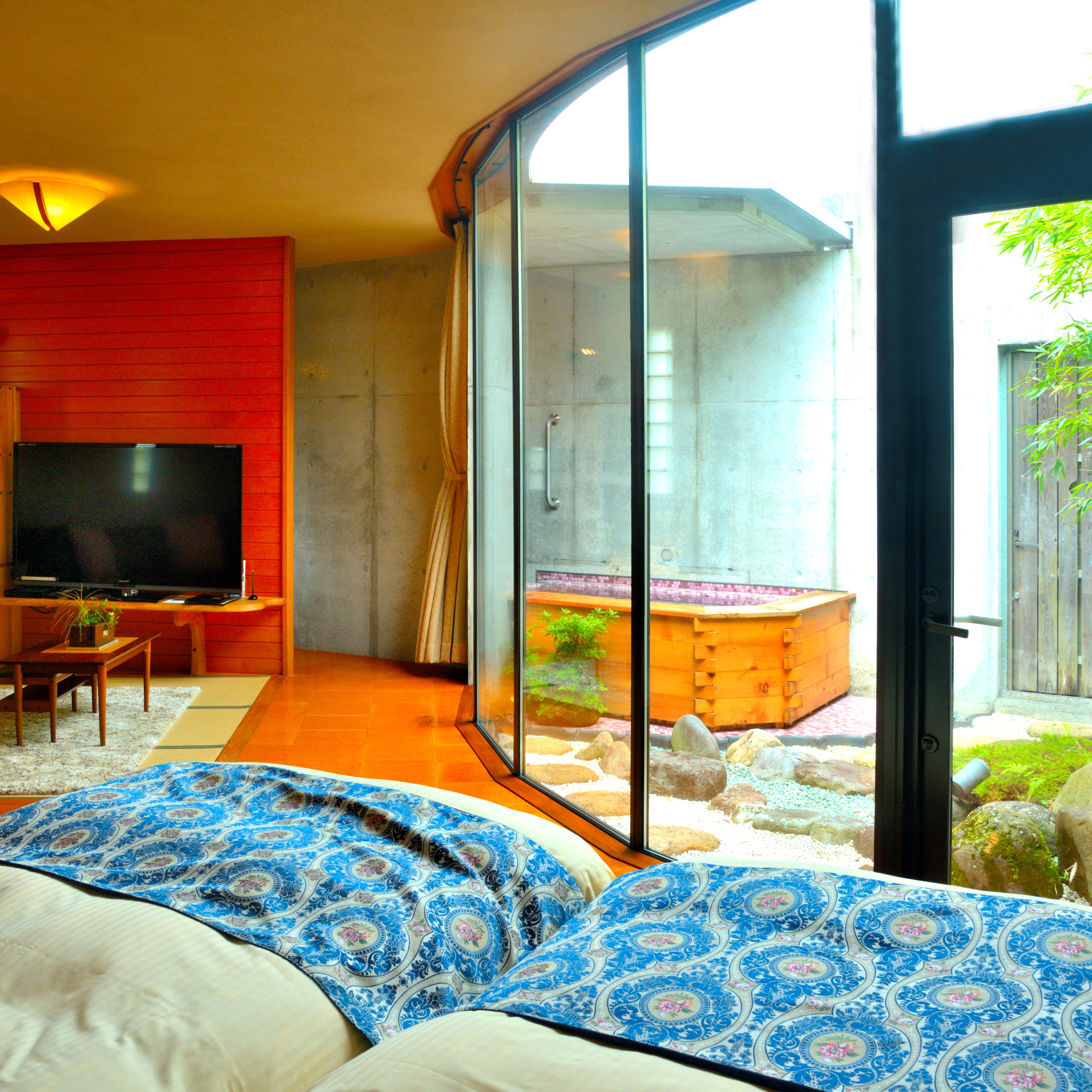 Flat Building, Room 307, Sugimoss