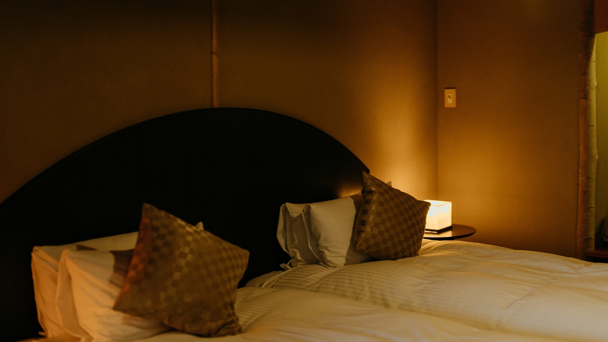 Guest rooms with open-air hot spring baths