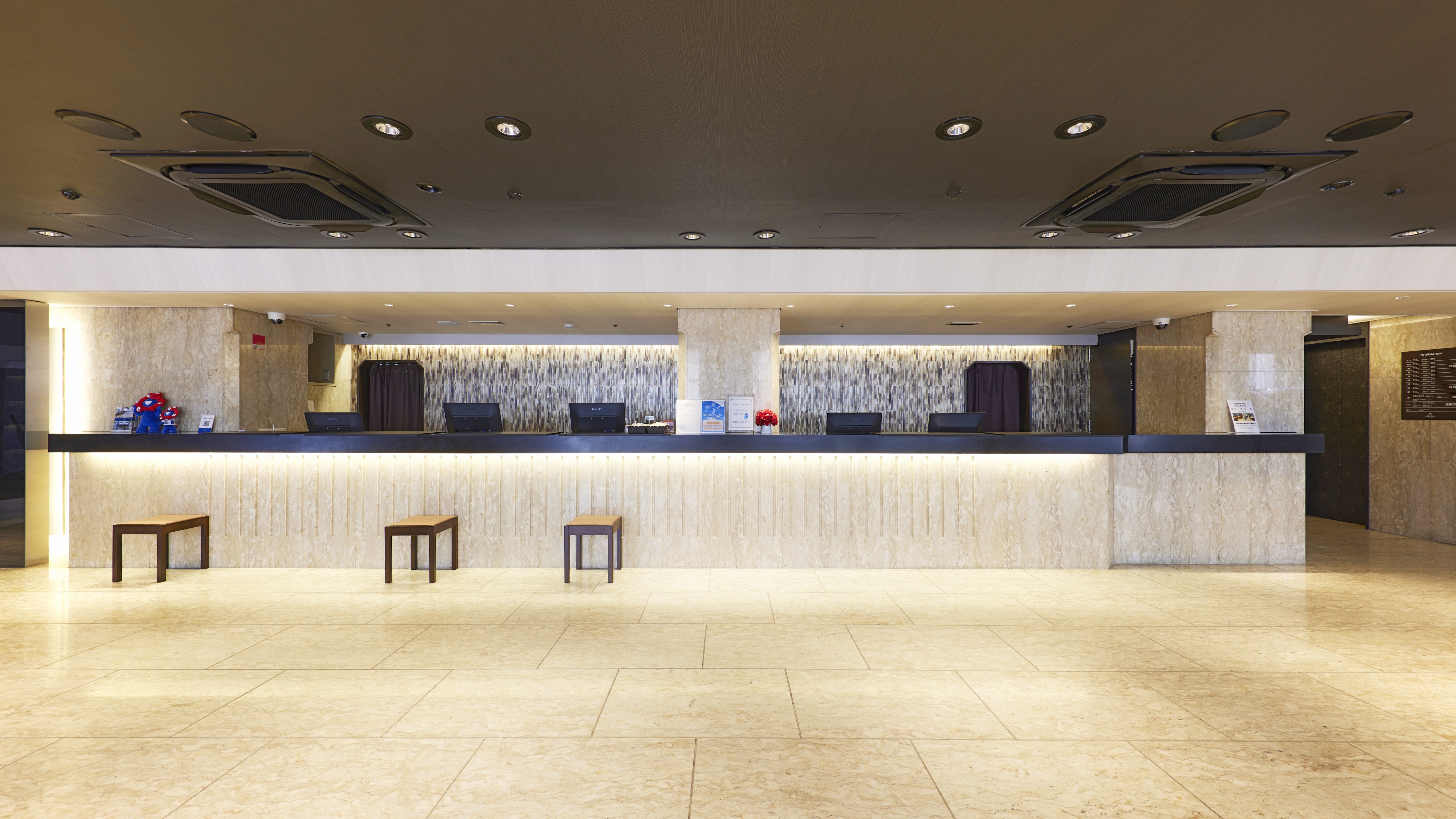 Lobby/The front desk counter welcomes guests.