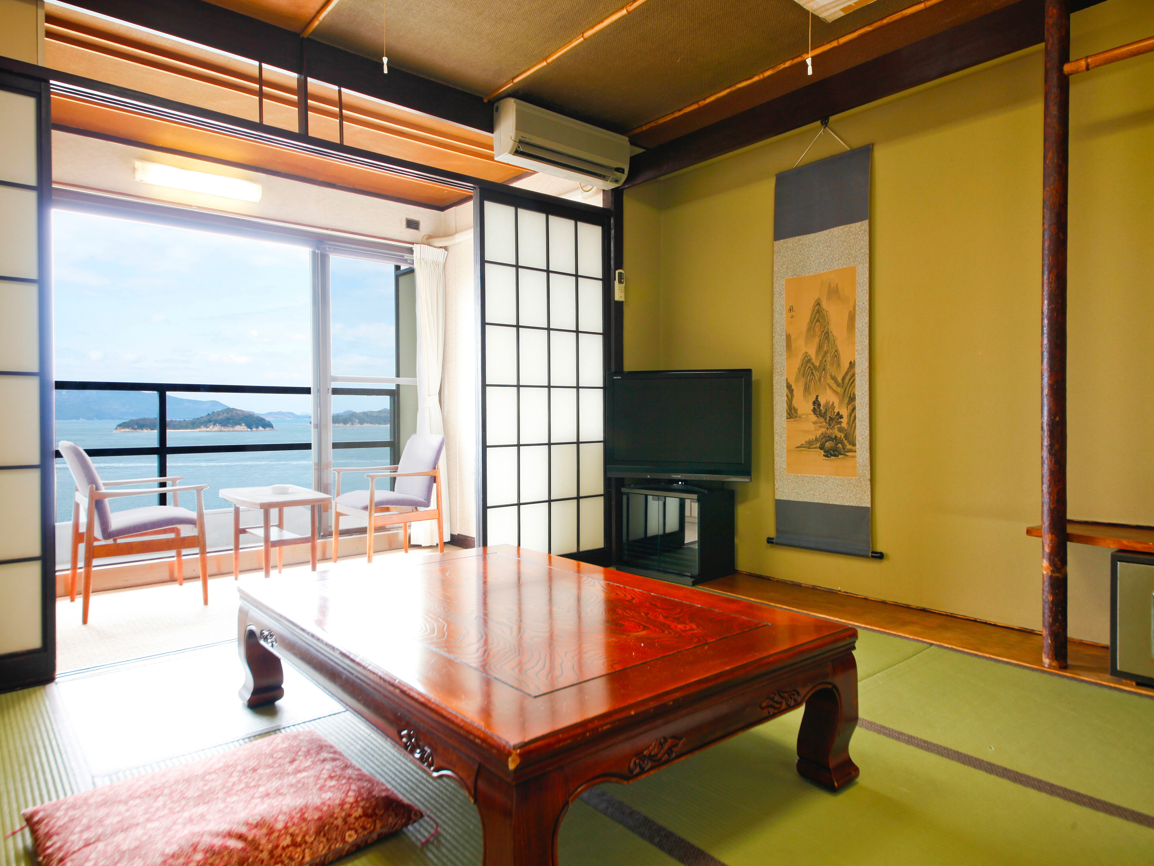 Kamar bergaya Jepang <8 tikar tatami dengan pemandangan Laut Pedalaman Seto>