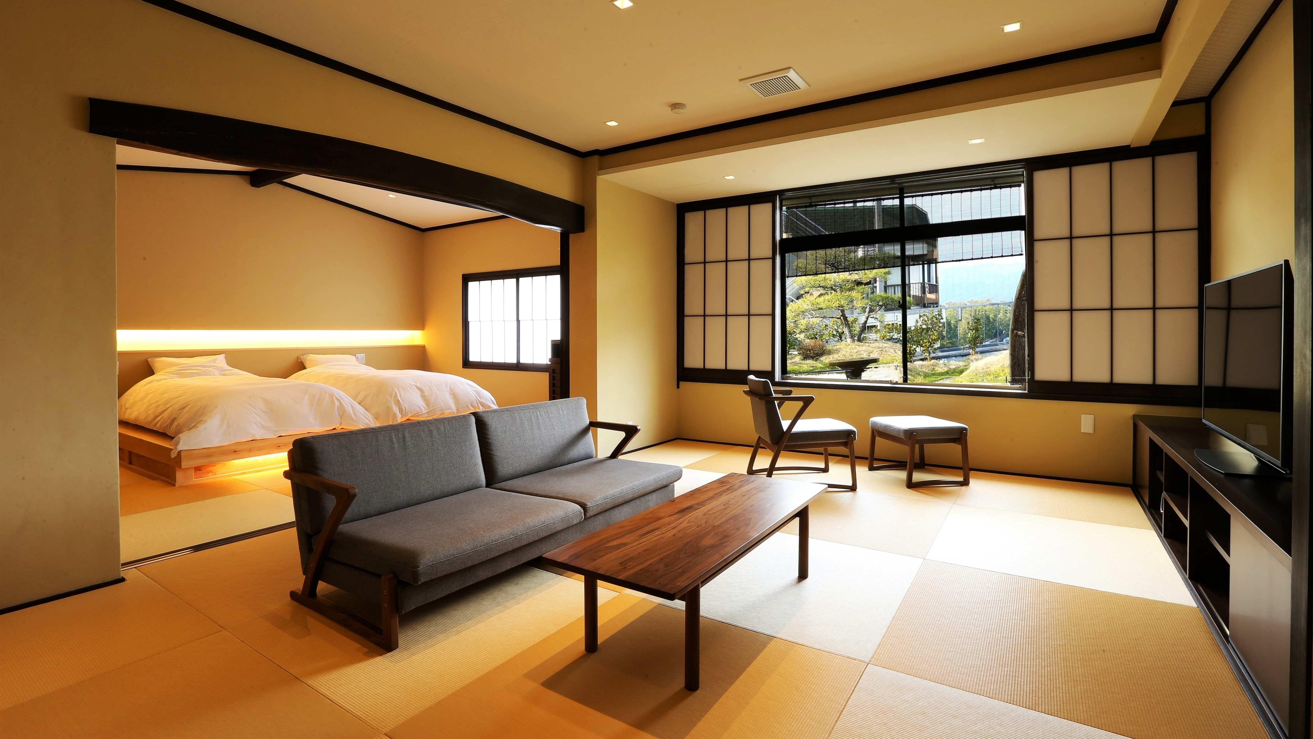 [Japanese and Western room with garden overlooking Amanohashidate]