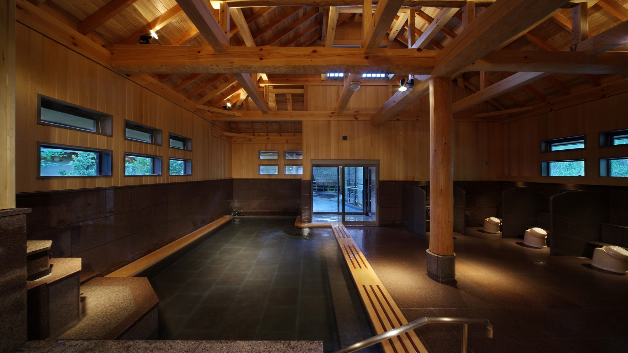 Suối nước nóng chảy tự do [Nanbu Magariya no Yu] Phòng tắm trong nhà ``Akamatsu no Yu''