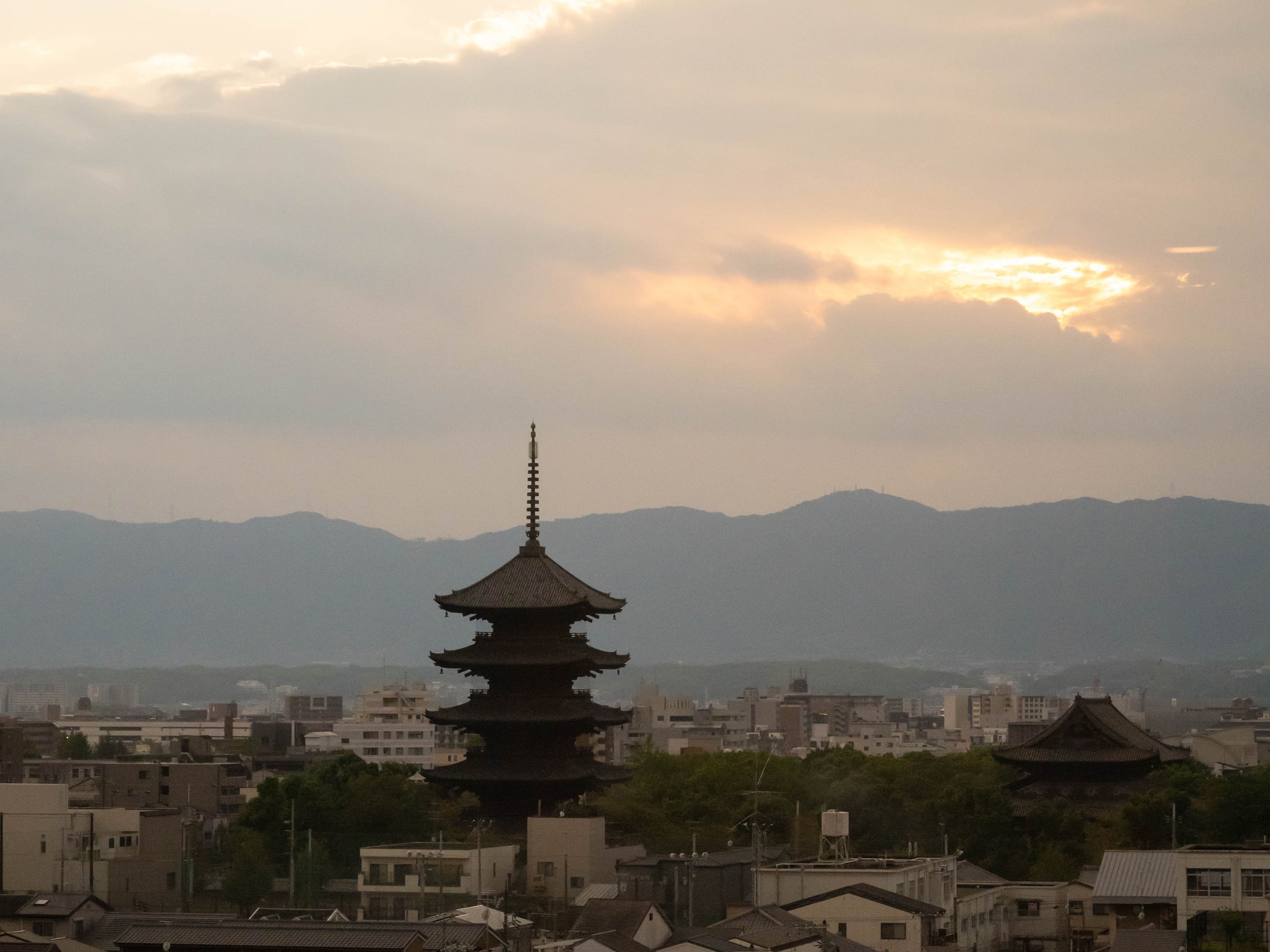 [Moderate Twin Room (Toji Temple View)] A room with a view of Toji Temple, a World Heritage Site and one of Kyoto's symbols. *Image for illustrative purposes only.