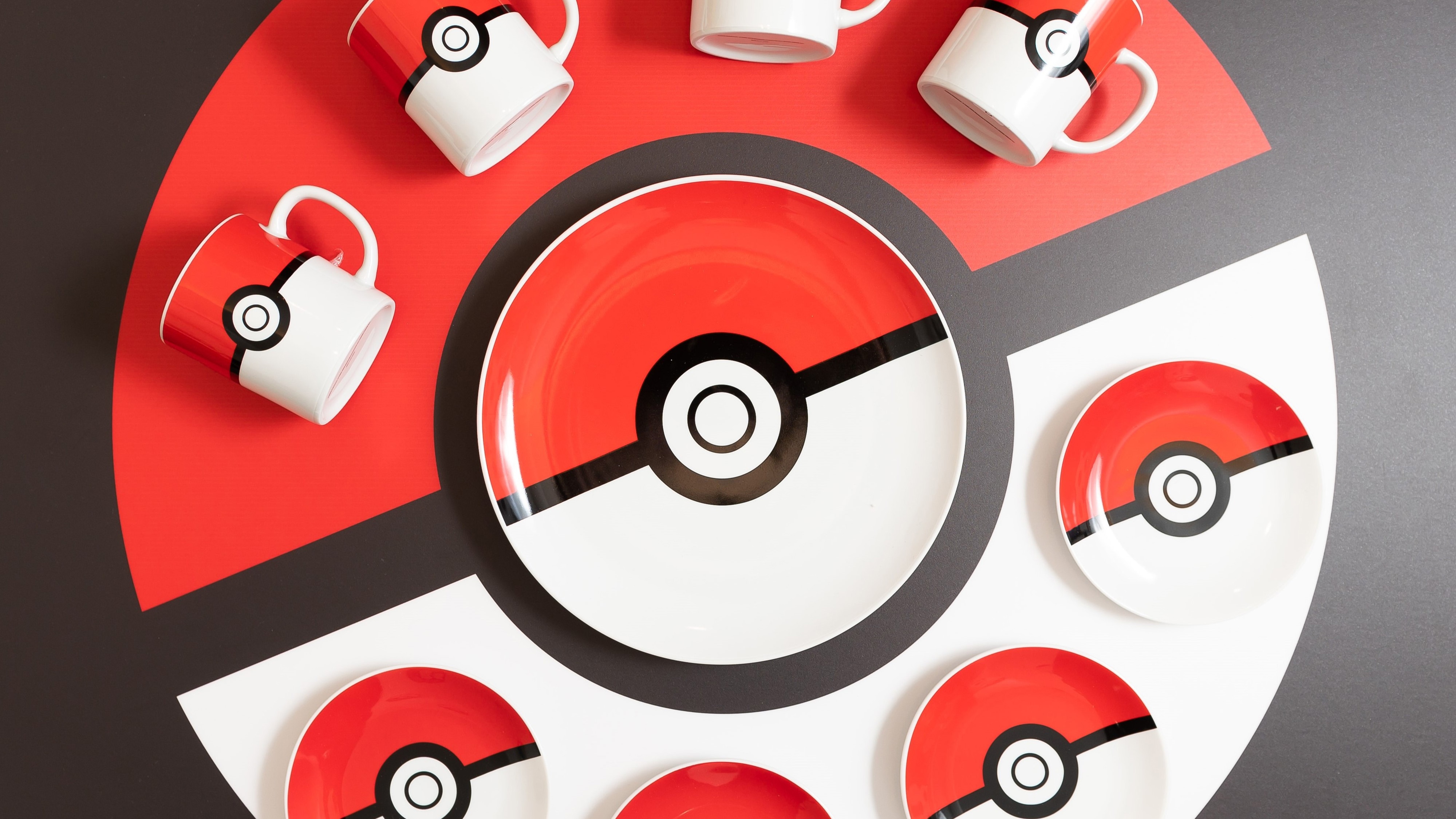 Of course, the tableware is Pokemon!