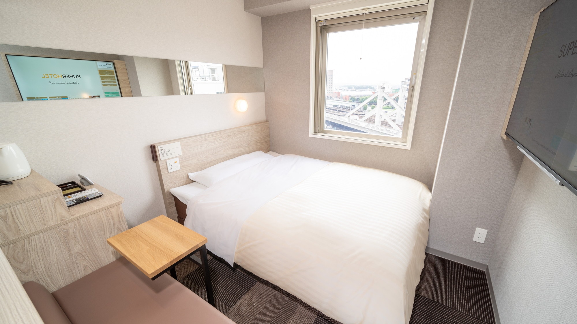 A 150cm wide bed and a mattress with just the right amount of firmness will ensure you a good night's sleep.