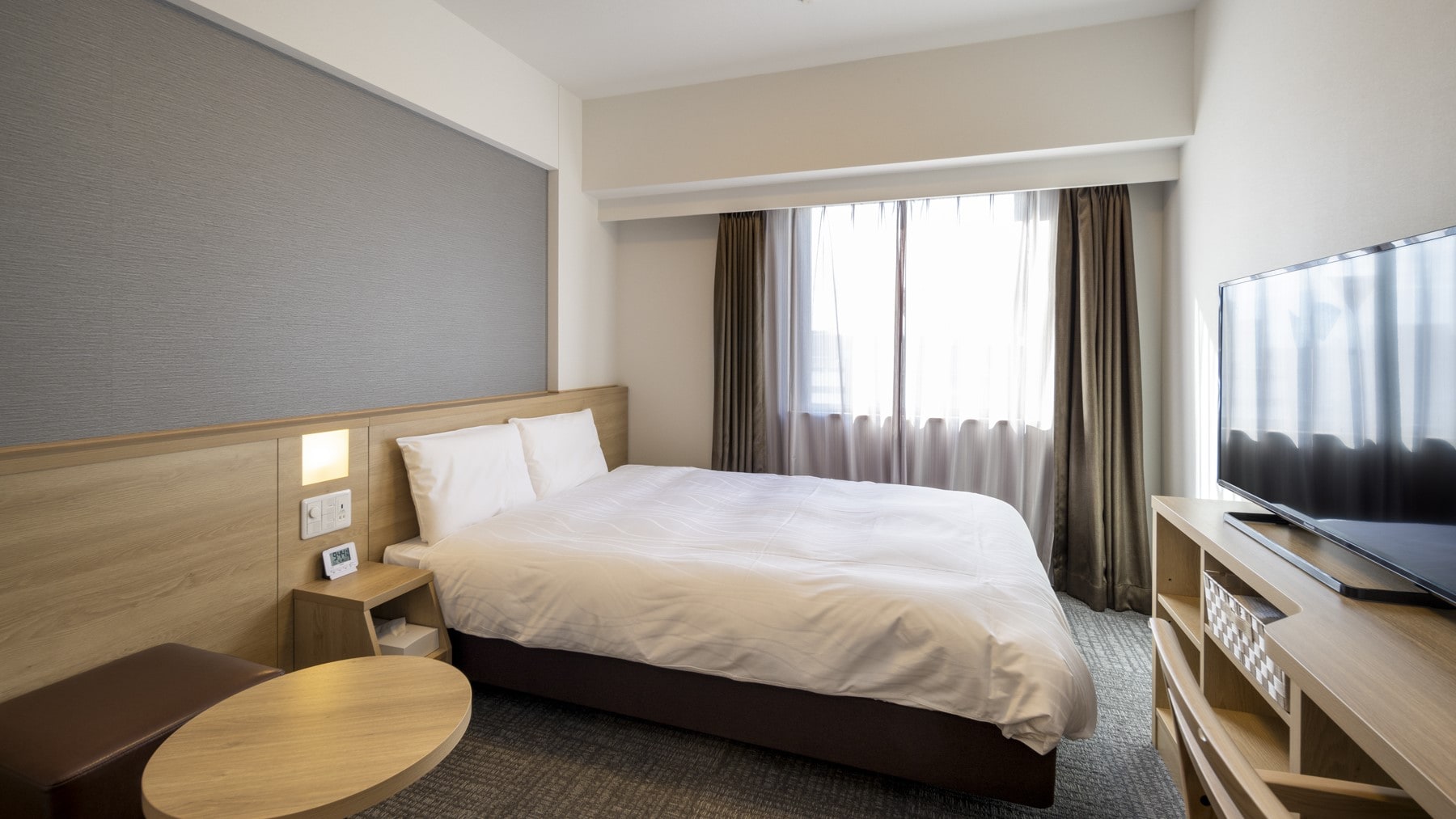 [Non-smoking] Double room approx. 16 to 17 square meters Simmons bed (140 & times; 205 cm)
