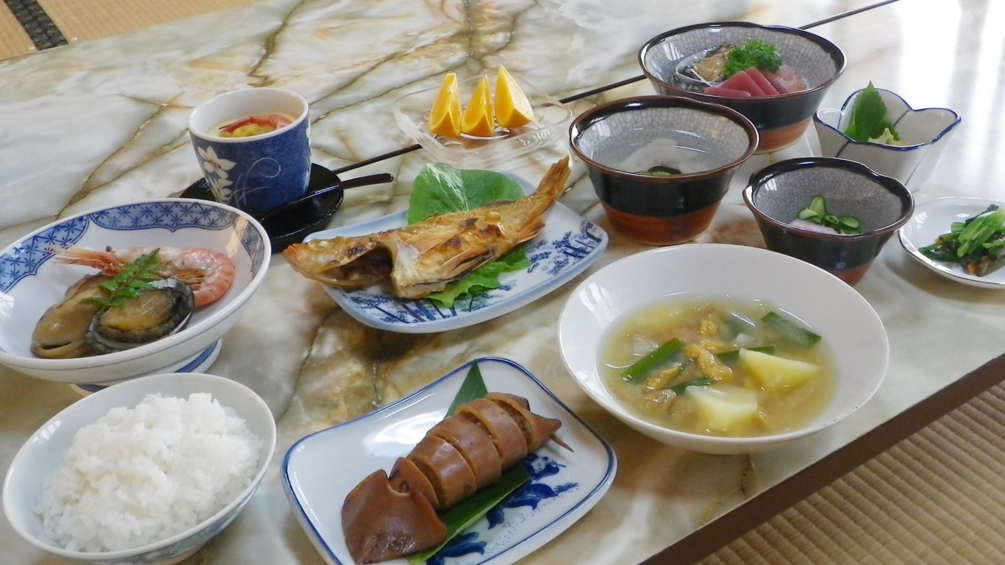 * [Supper] Approximately 11 dishes of fresh seafood such as Shakotan sea urchin and squid (example)
