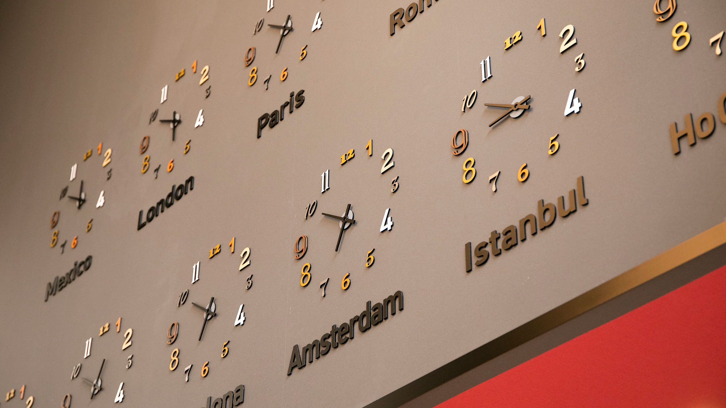 【フロント・ロビー】明るく華やかなロビー