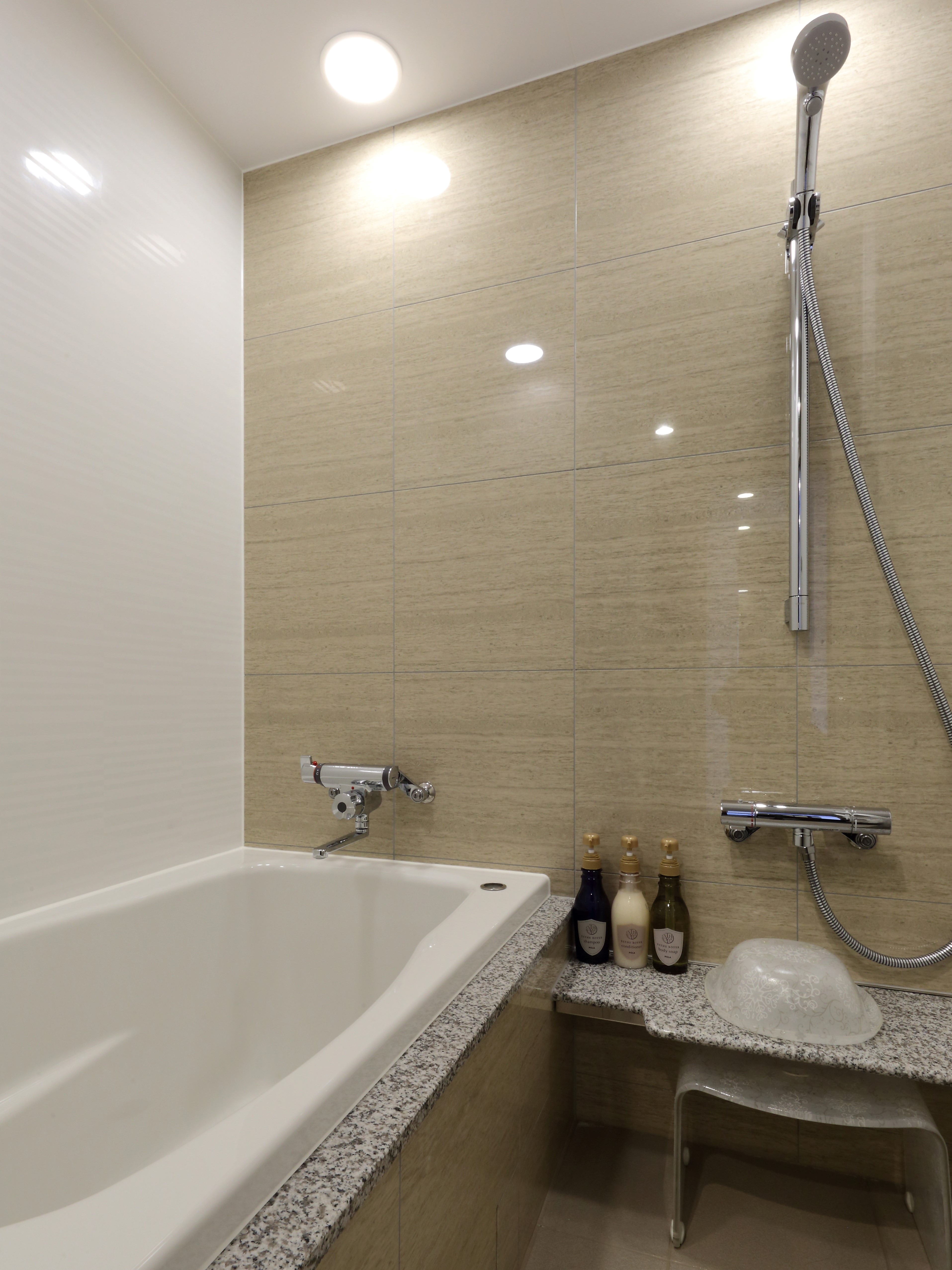 Twin room (bathtub)