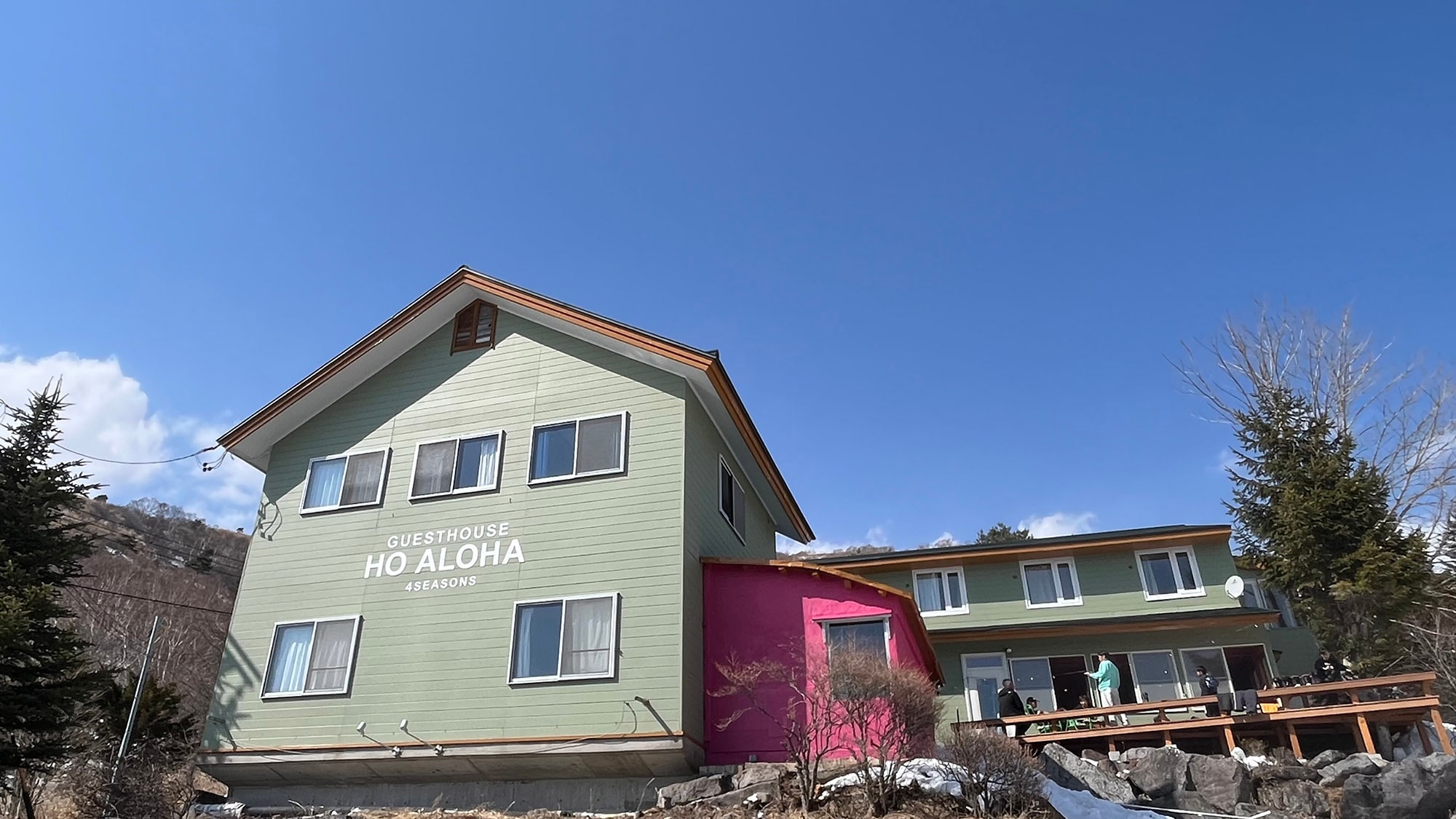 ・[Exterior] You'll feel like you're traveling abroad! This guesthouse features colorful interior design.