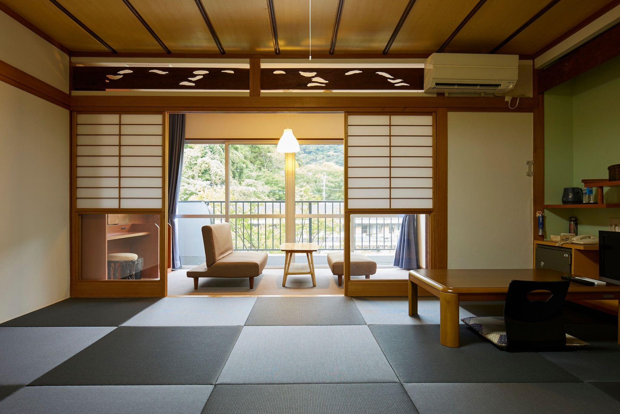 [Kamar bergaya Jepang dengan 10 tikar tatami (3F)] Kamar yang luas direkomendasikan untuk bepergian dengan teman.