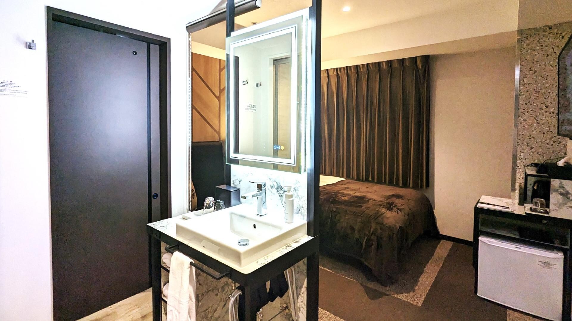 Single room (shower booth/independent washbasin type)