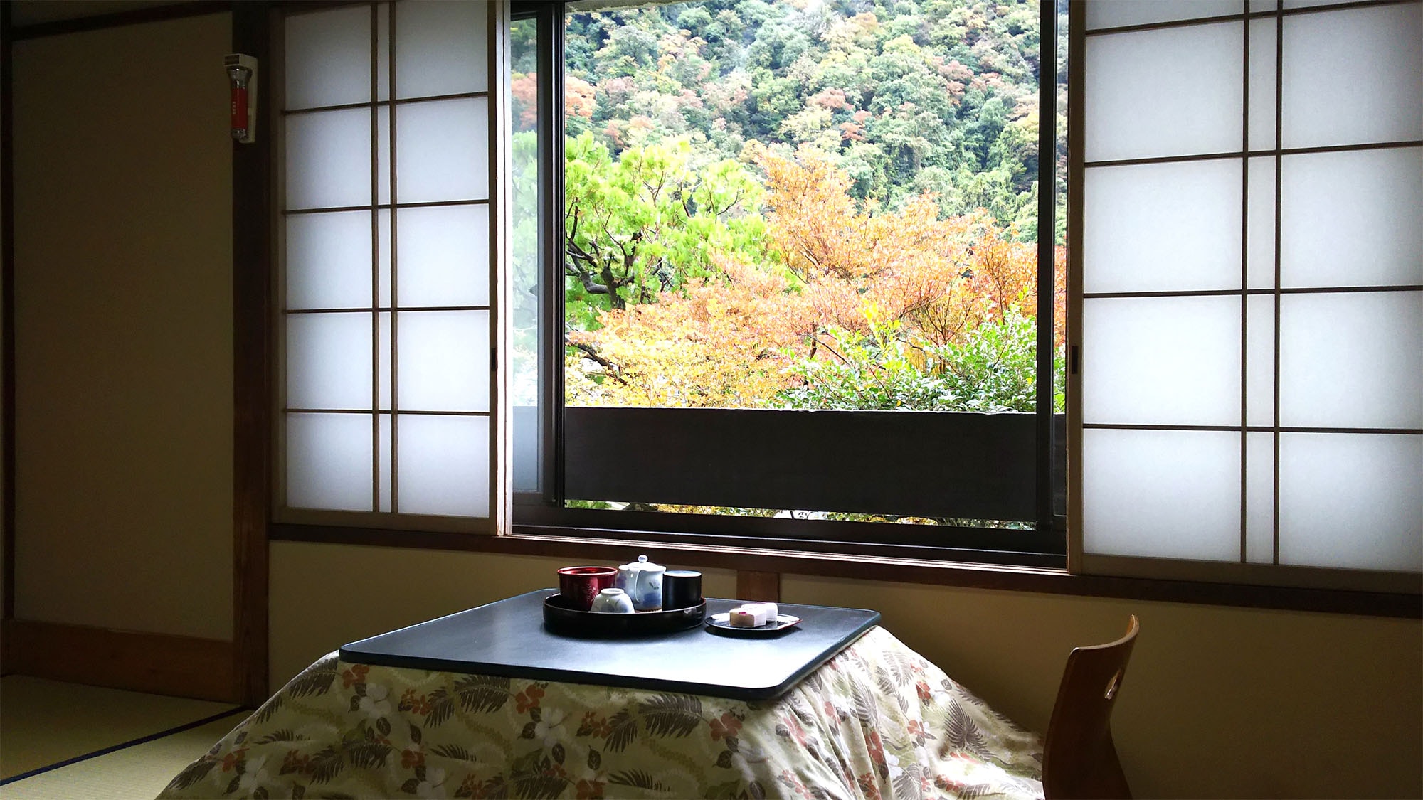 ・在寒冷的季节，您可以在房间里放松♪可以度过安静时光的日式房间（客房示例）
