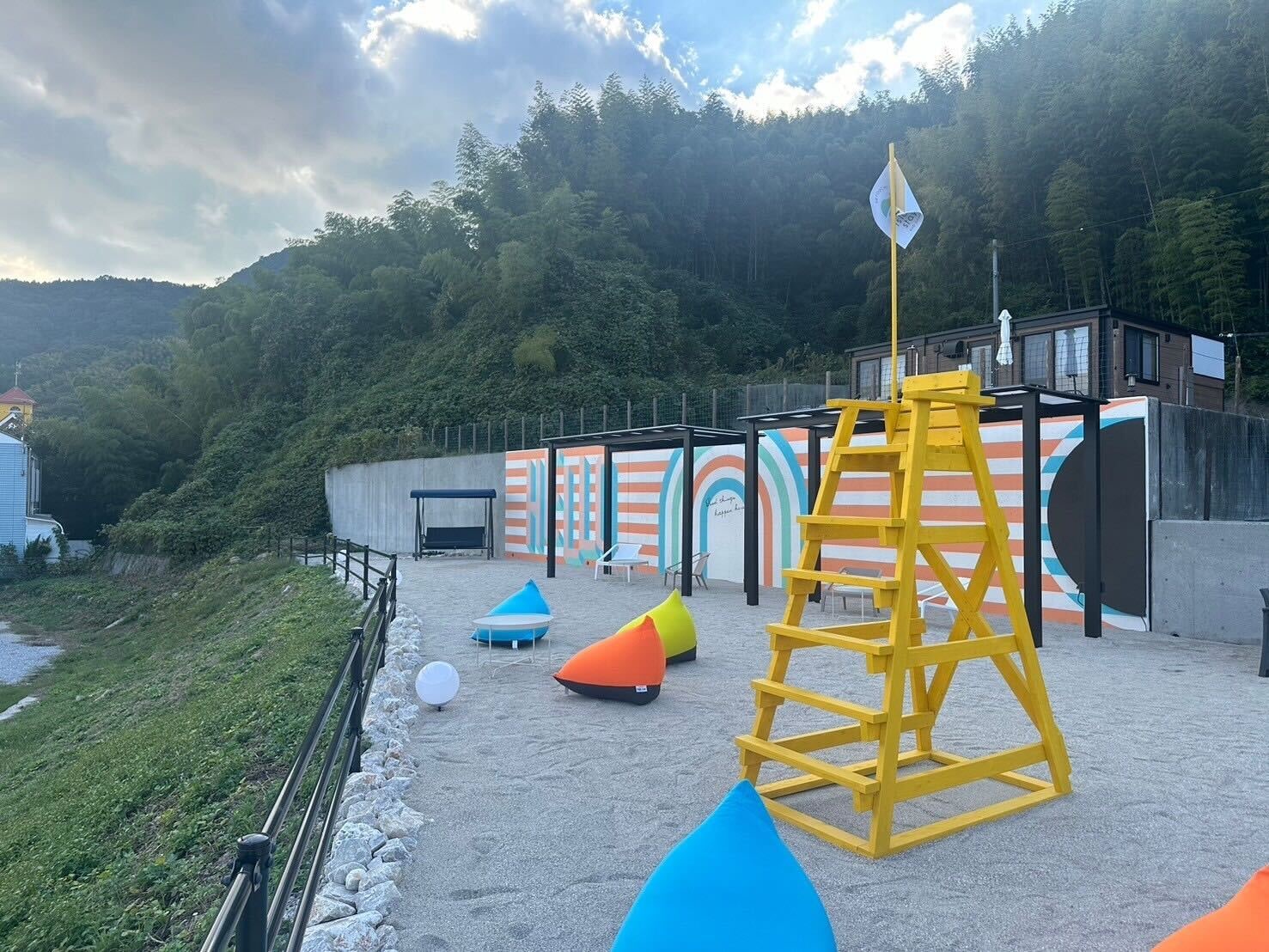 遠眺庭院