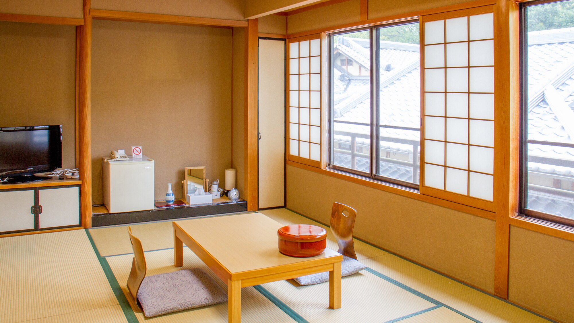 Japanese-style room (9 tatami mats)