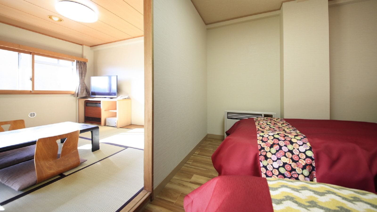 [Phòng Nhật-Tây F] Phòng kiểu Nhật 12 chiếu tatami + 2 giường Simmons + bồn tắm + toilet...F...