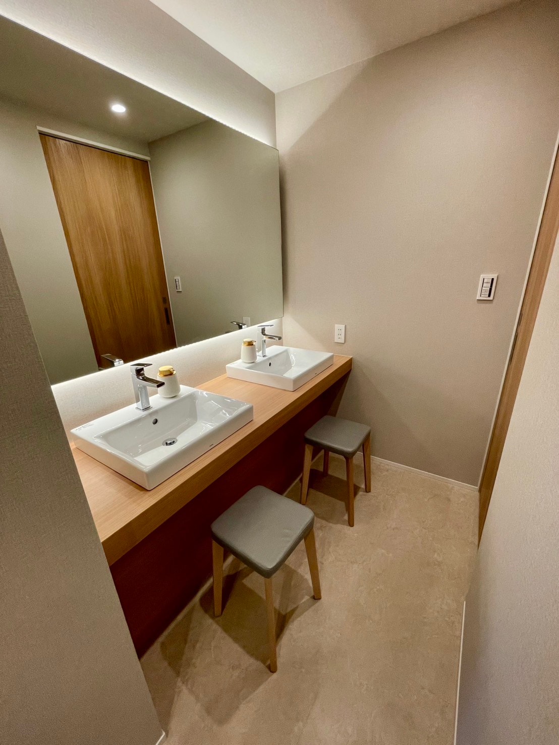 [Japanese Western Room Washroom]