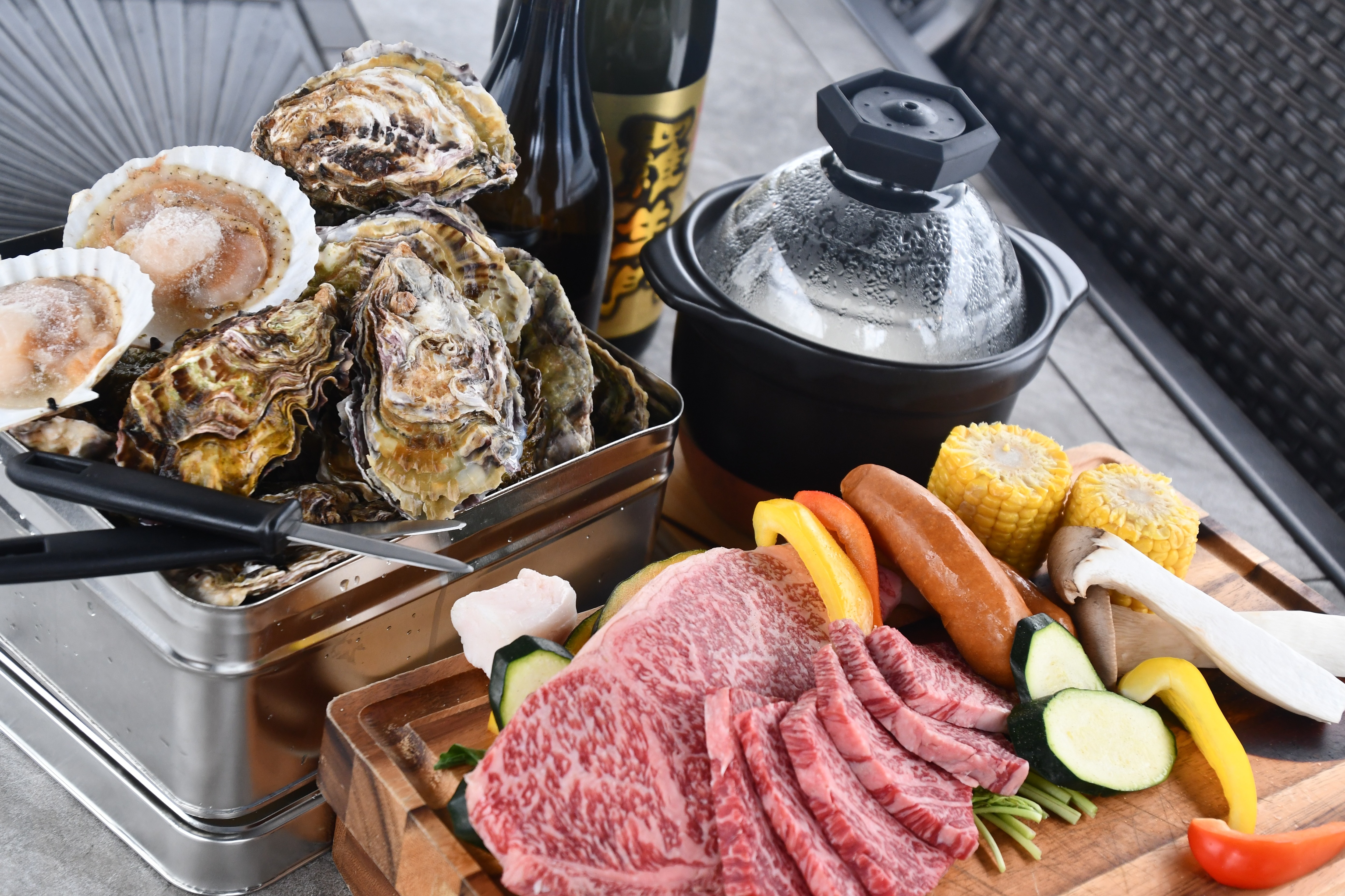 (Dinner) An exquisite BBQ menu of carefully selected oysters and meat