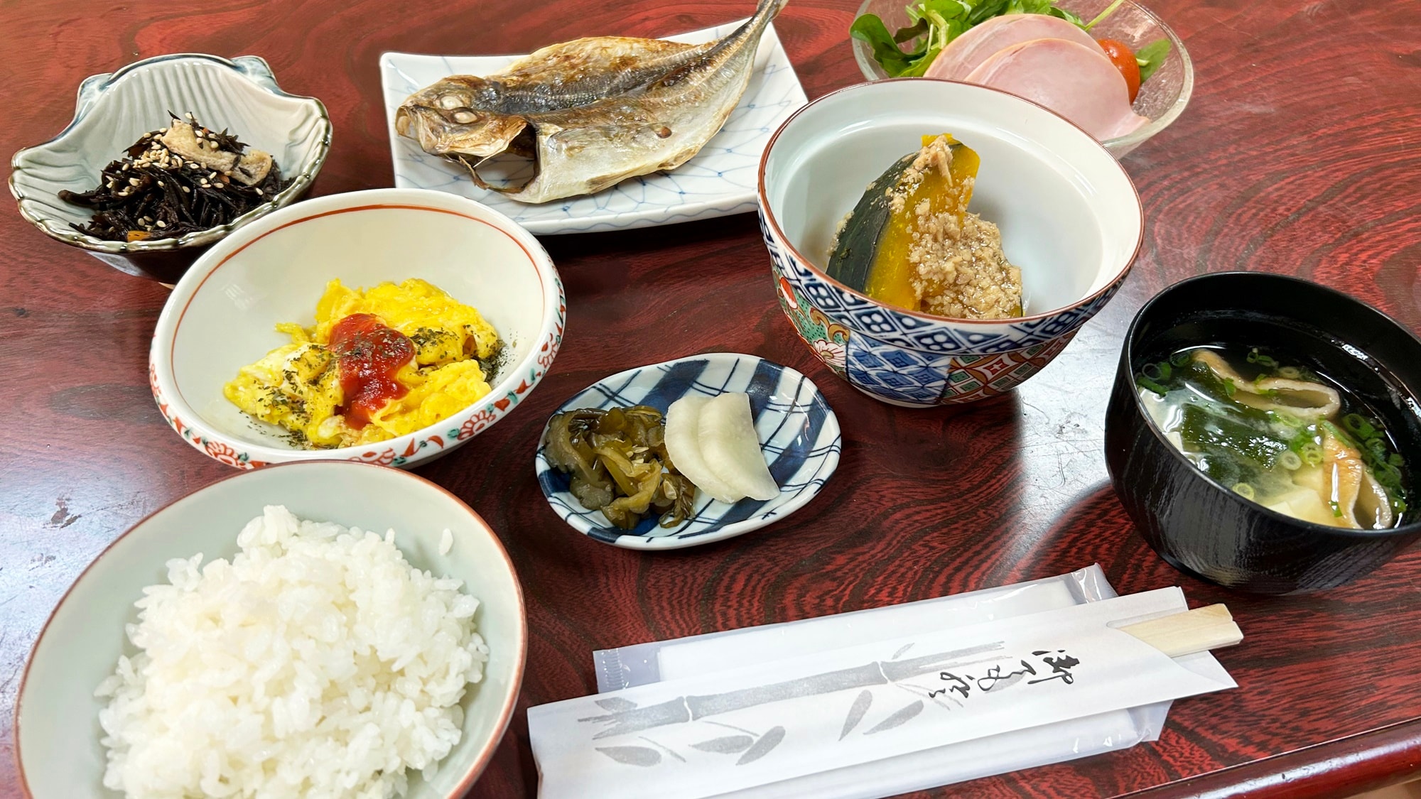 *【조식(일례)】구이 생선을 중심으로 한 일본식 조식. 배 가득 먹고 바다로 GO♪