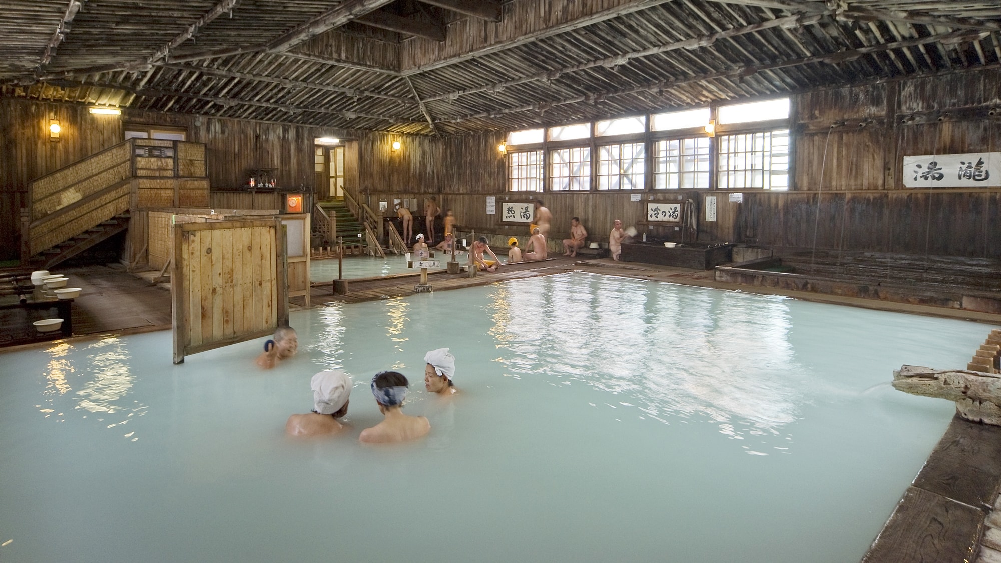 * [Hiba Sennin Bath Large Bath] The size is about 160 tatami mats! Thousands of baths made entirely of Hiba