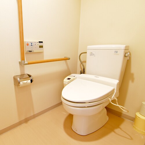 * [Example of guest room] Toilet with cleaning function