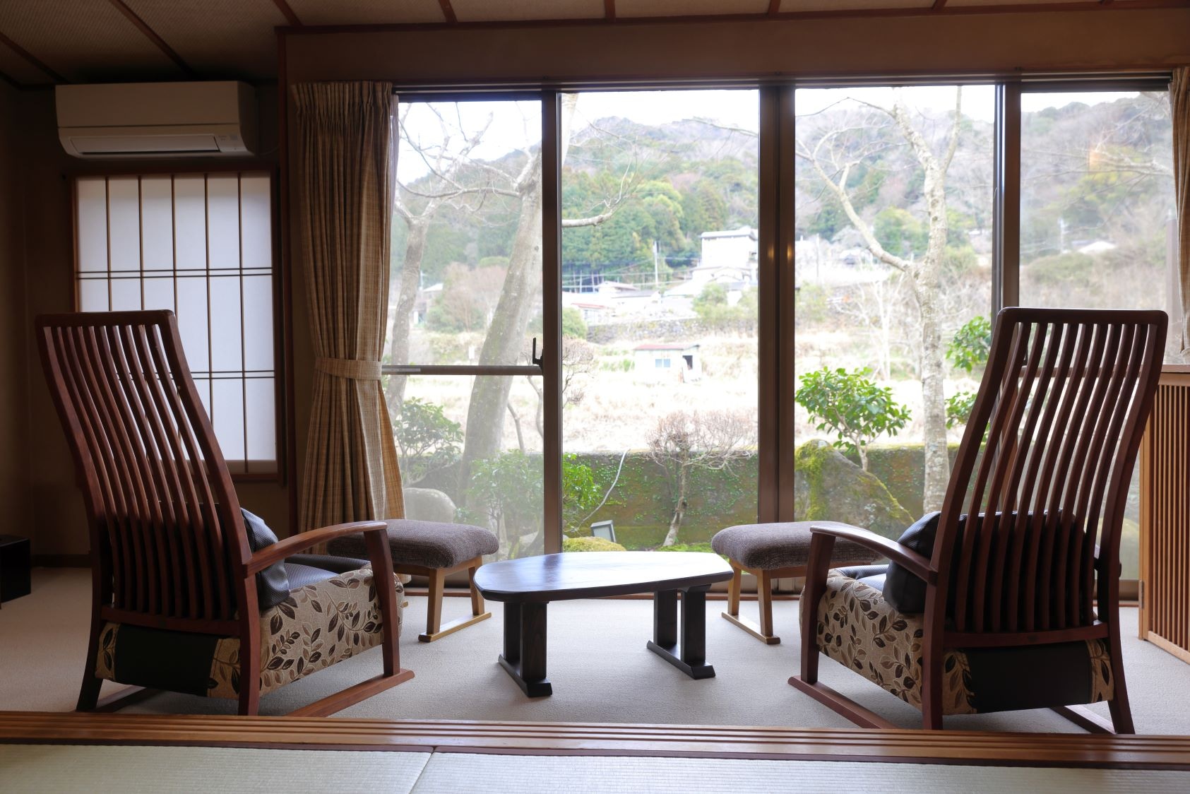 An example of a Japanese-style room with an open-air bath