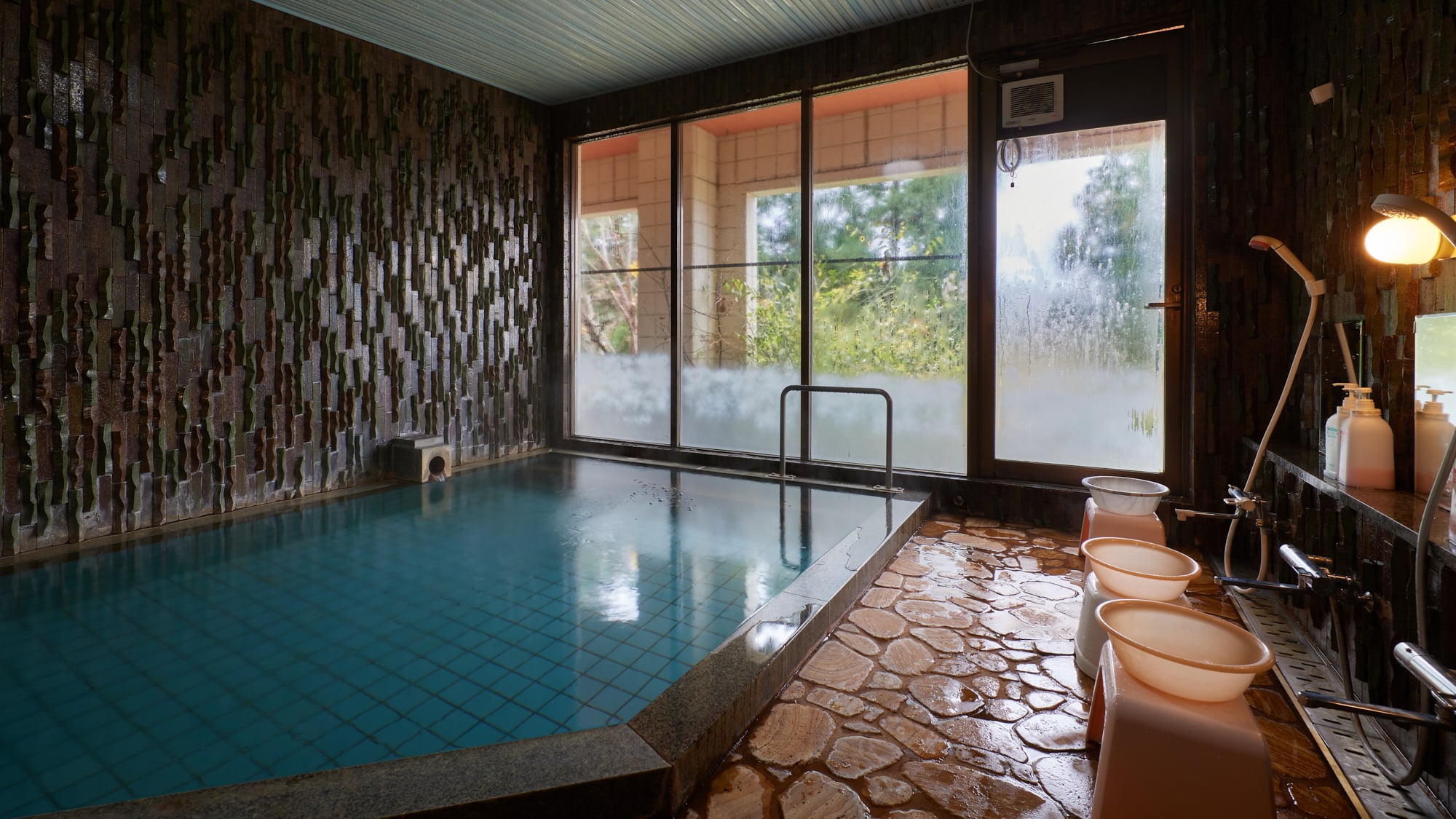 Large public bath, women's bath