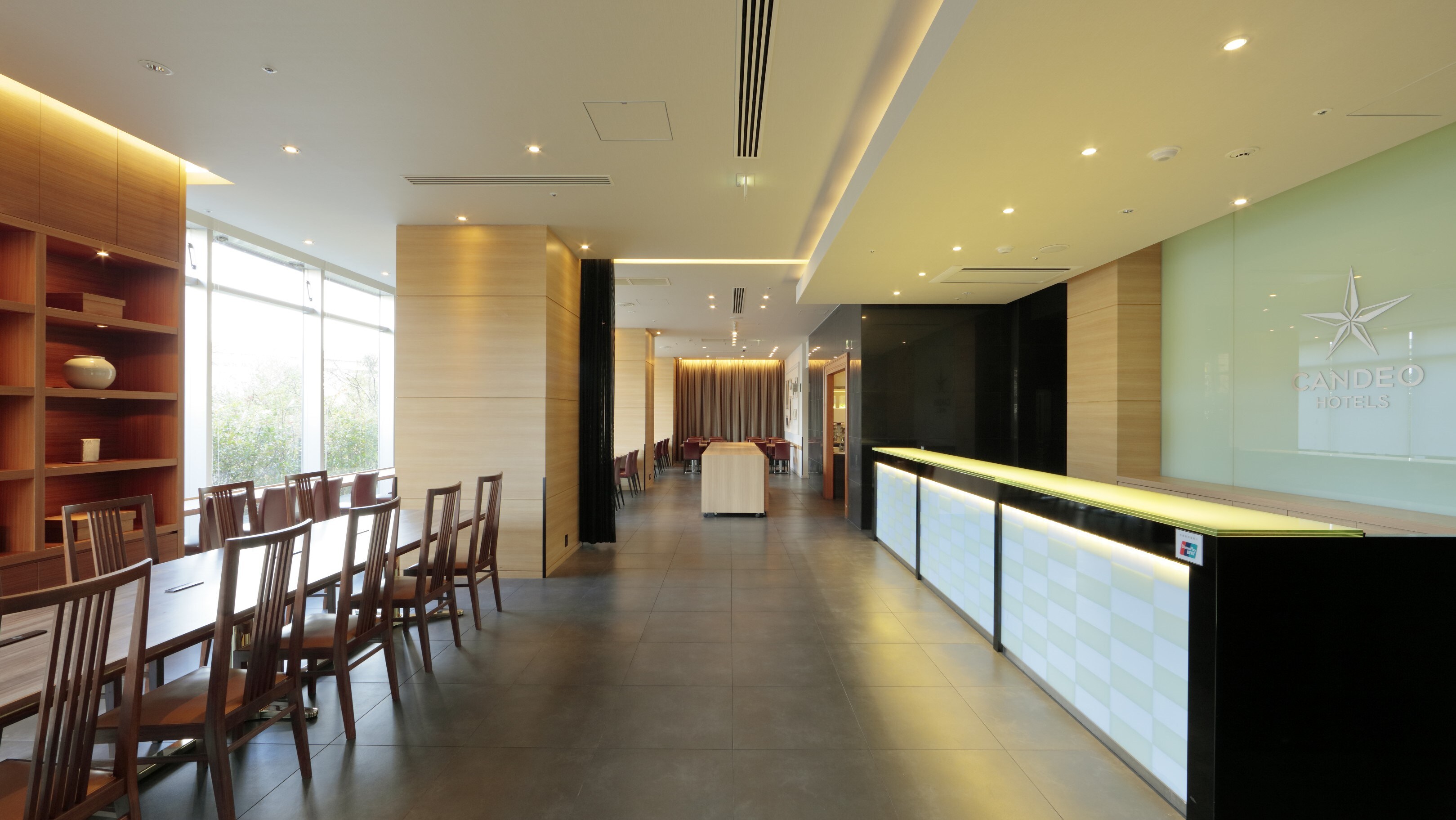 Front desk/lobby