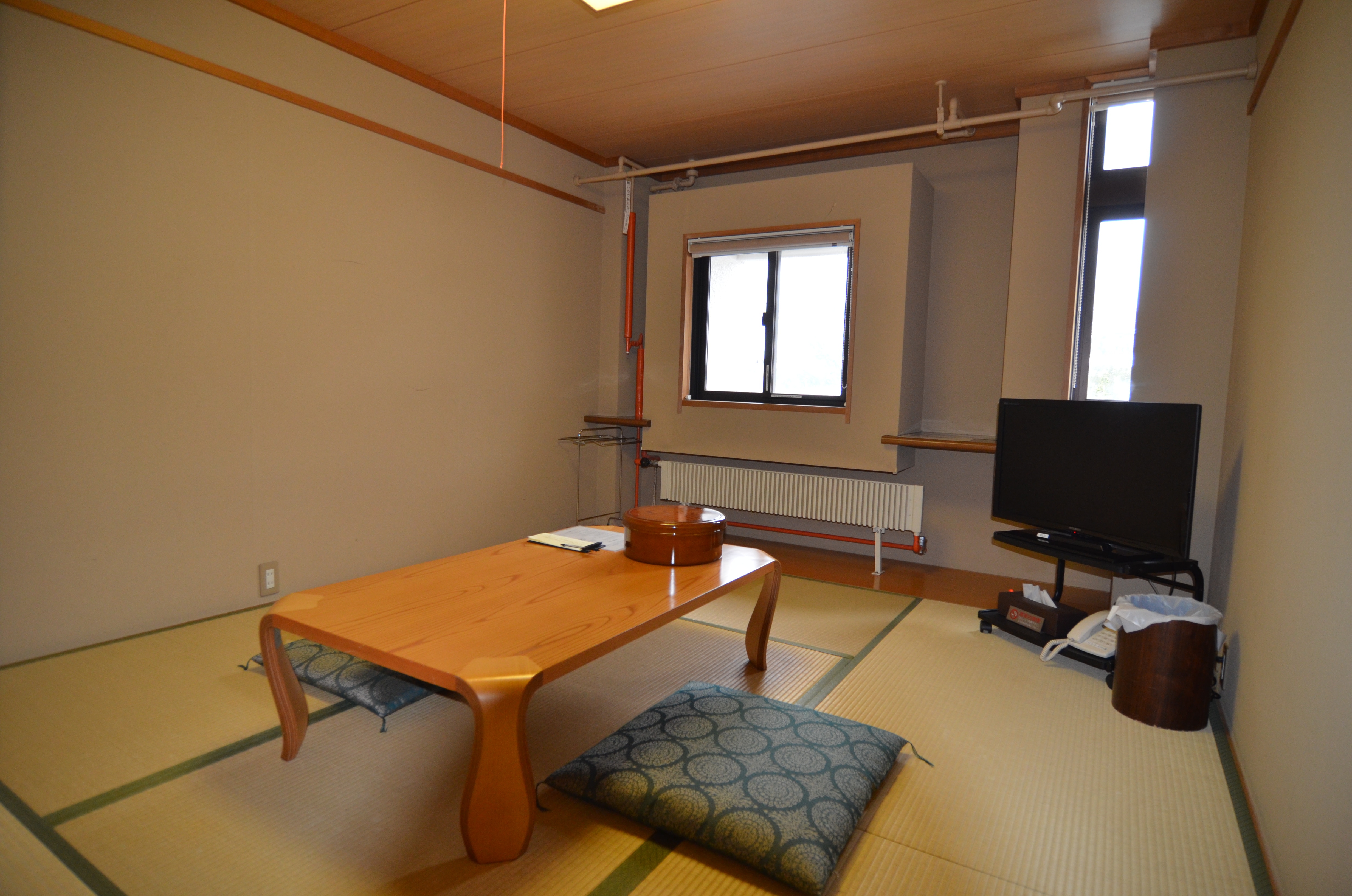 Japanese-style room (6 tatami mats)