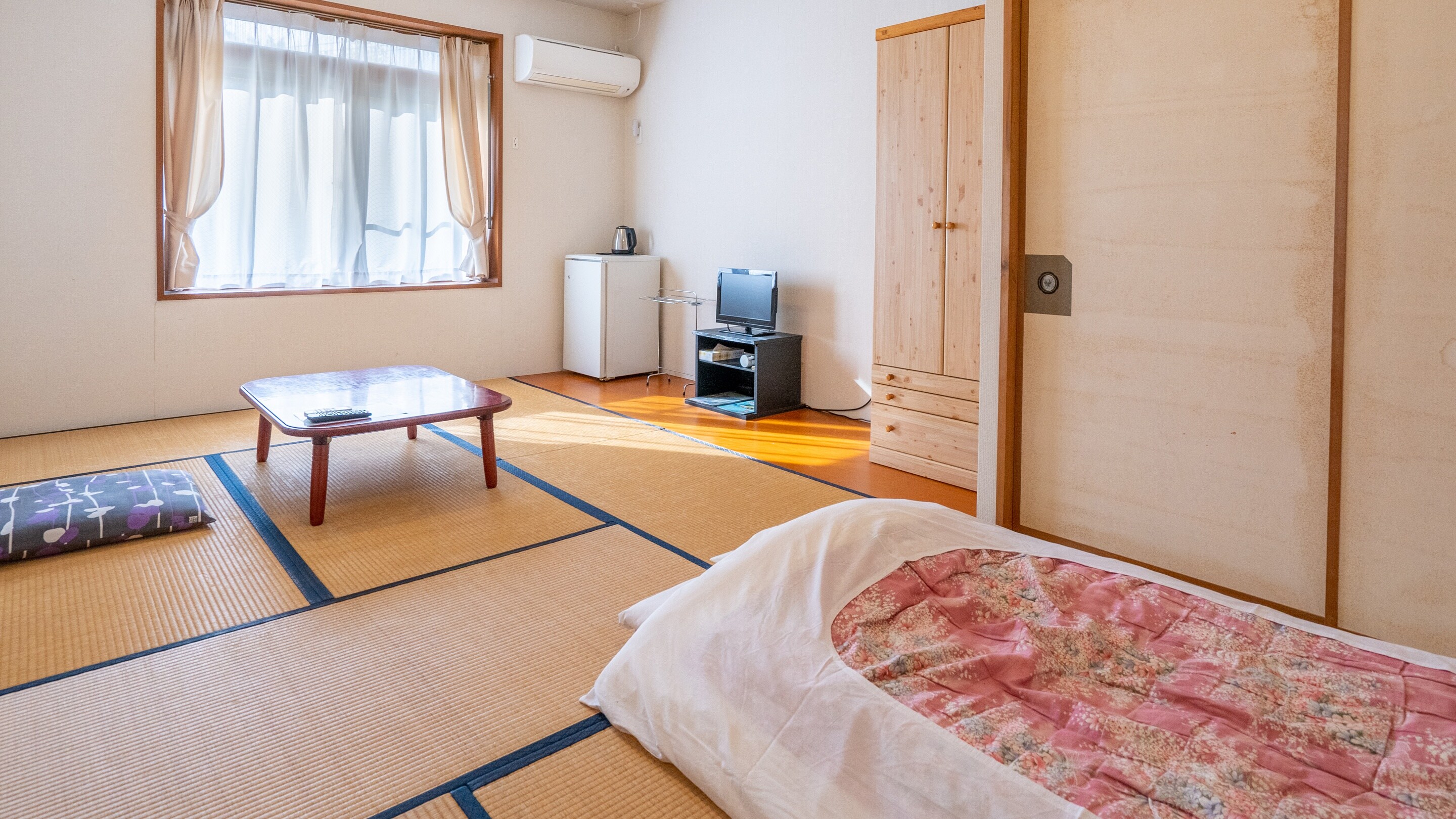 Japanese-style room for 1-4 people