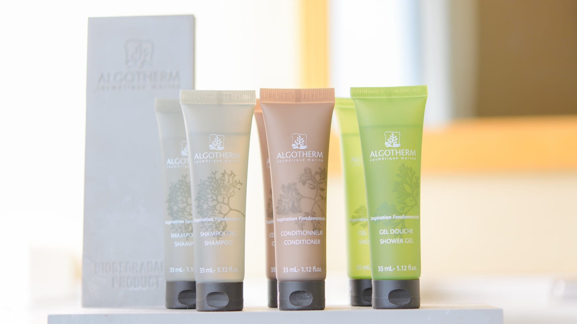 便利設施 / ALGOTHERM 洗髮水、護髮素等（僅限豪華房）