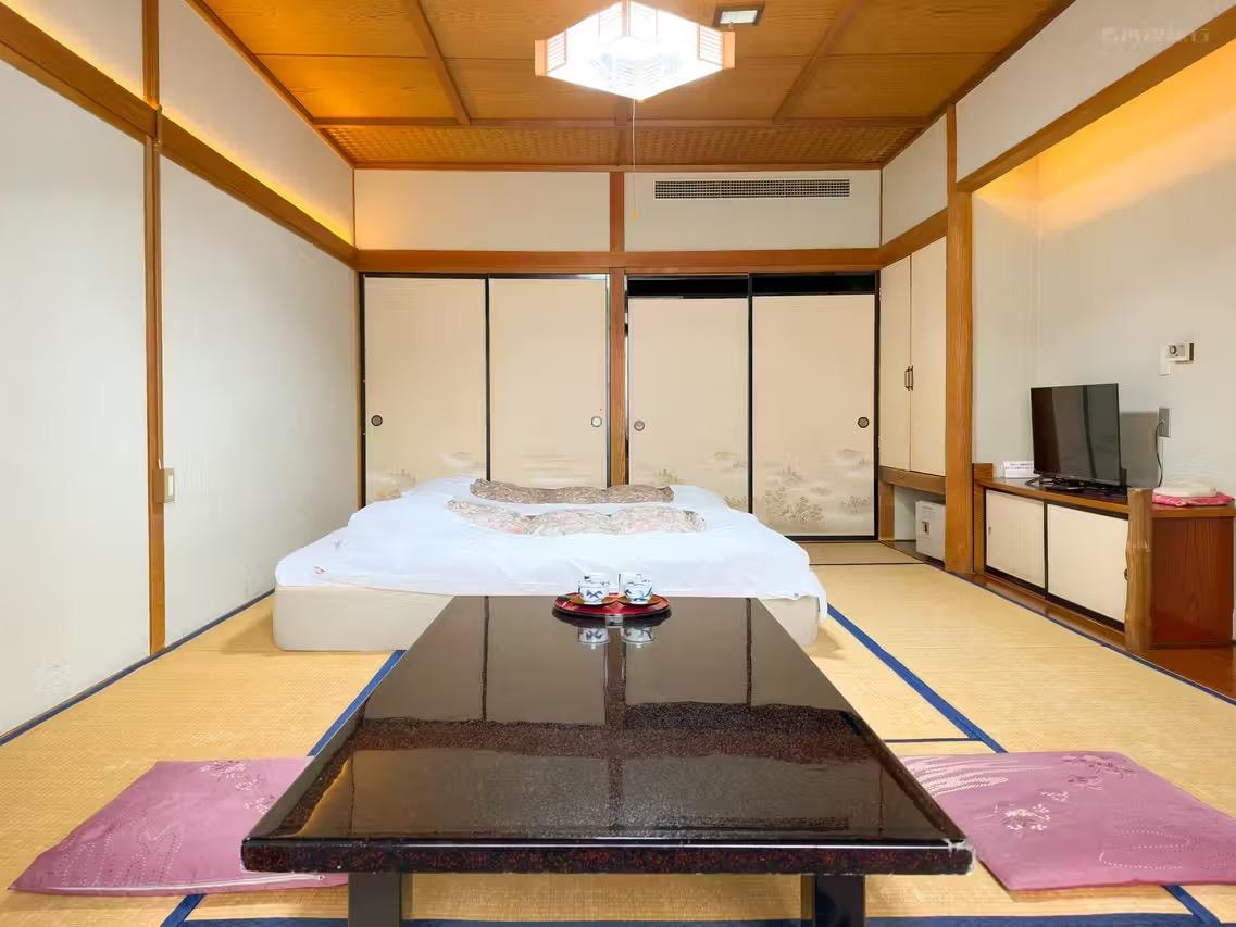 Phòng khách: Phòng theo phong cách Nhật Bản với 10 tấm chiếu tatami