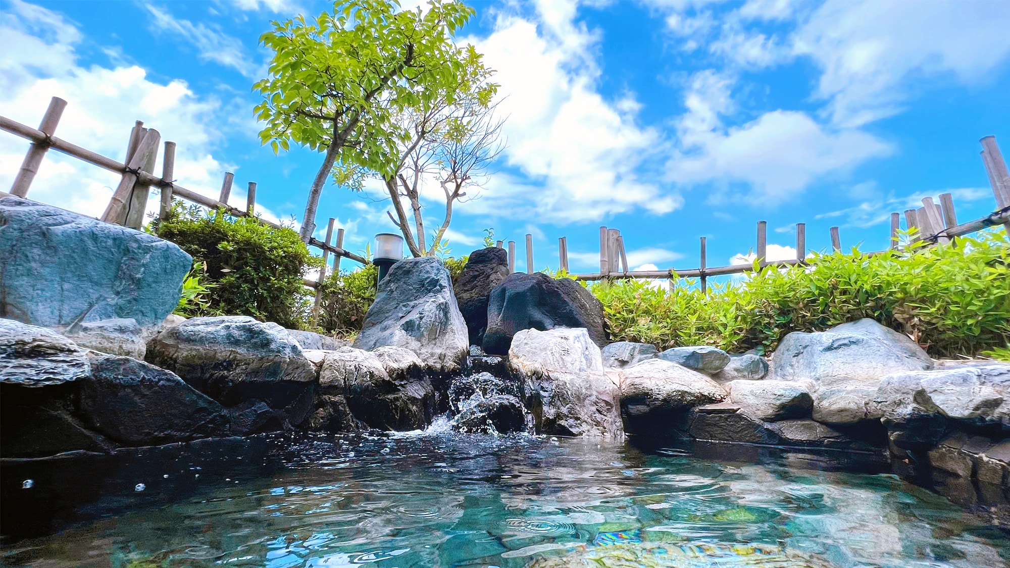 Phòng tắm ngoài trời dành cho nam vào mùa hè