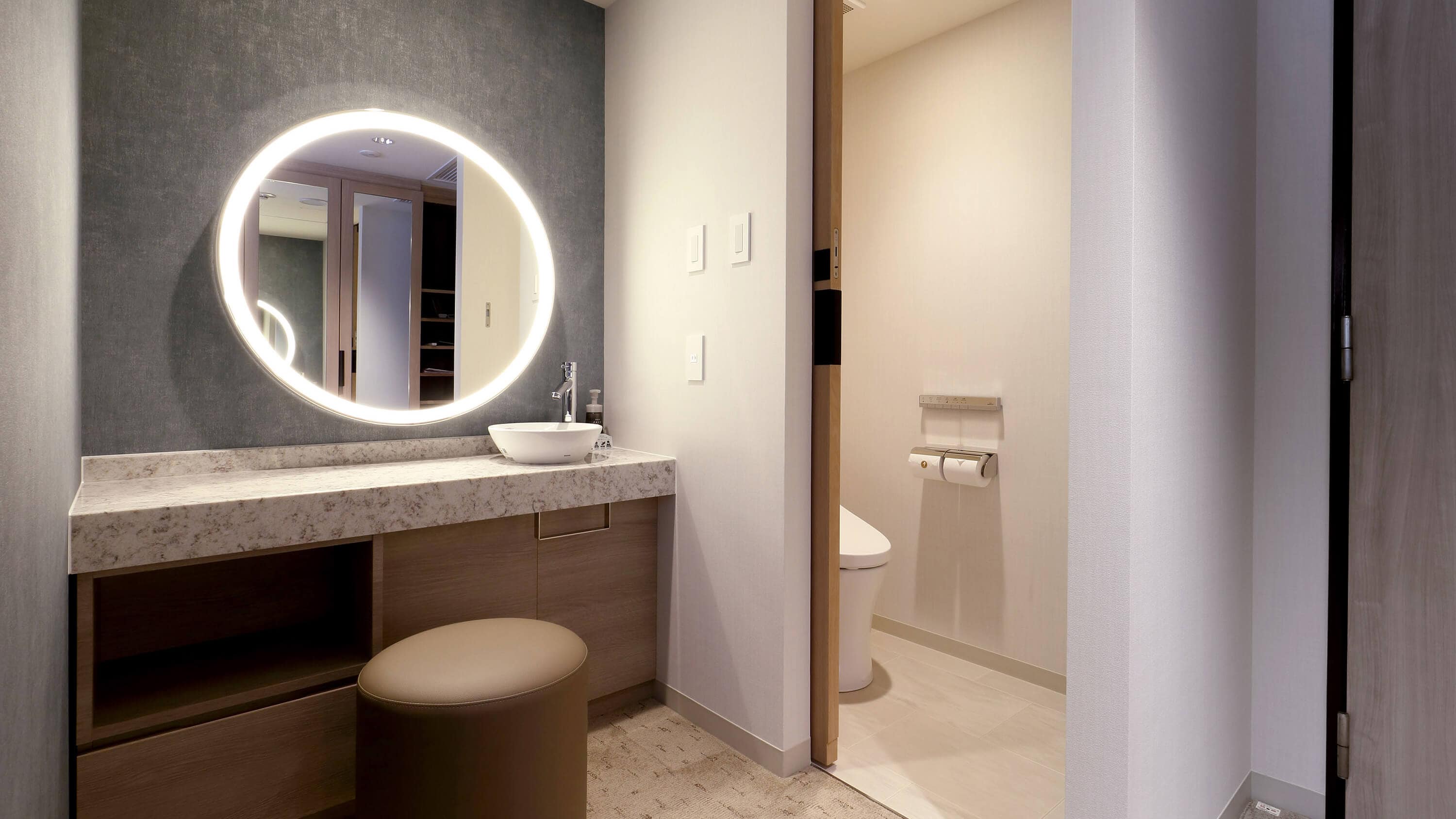 Facilities / Deluxe Triple Quad Room